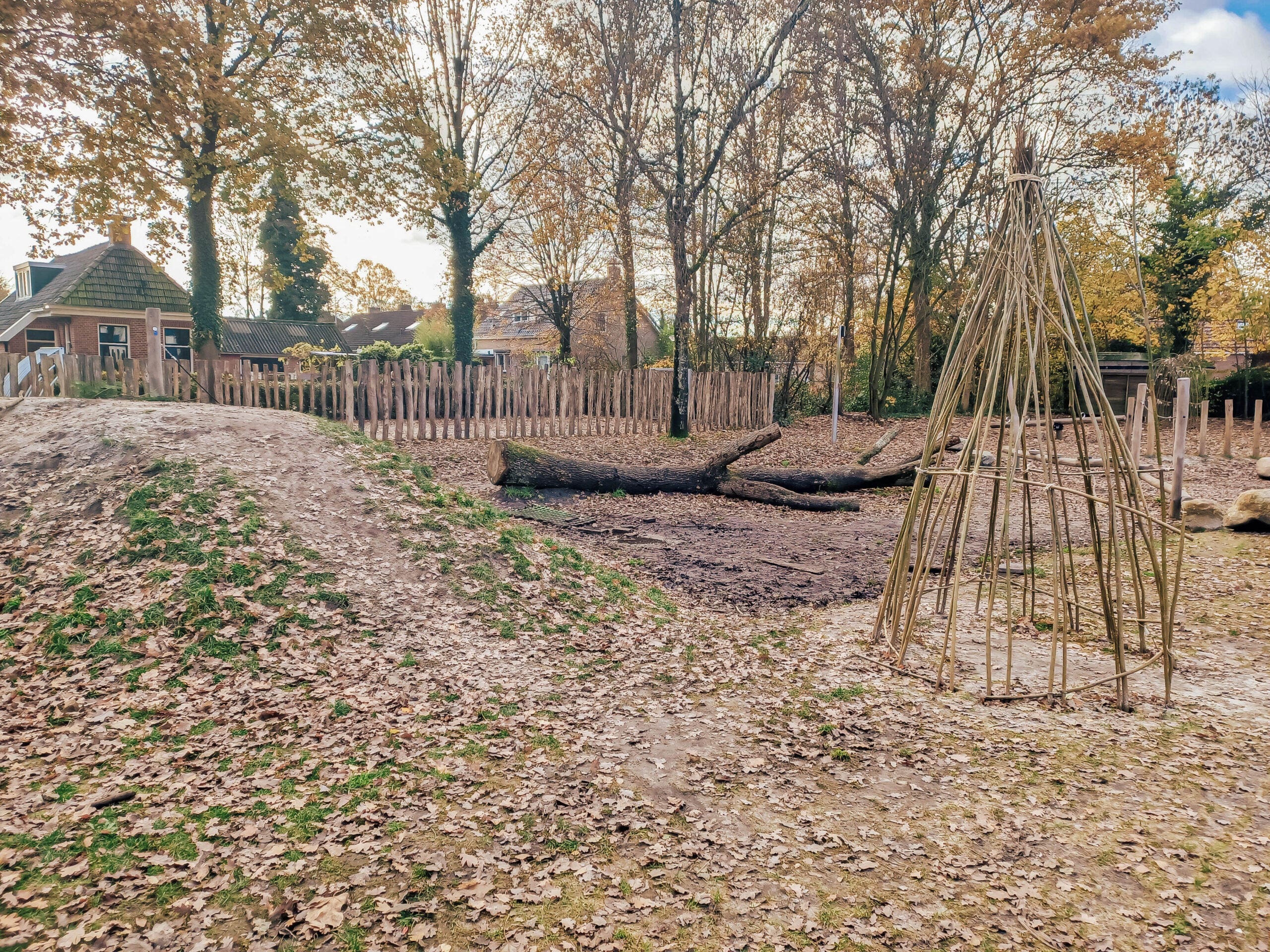 Groen schoolplein voor de dorpsschool in Sumar