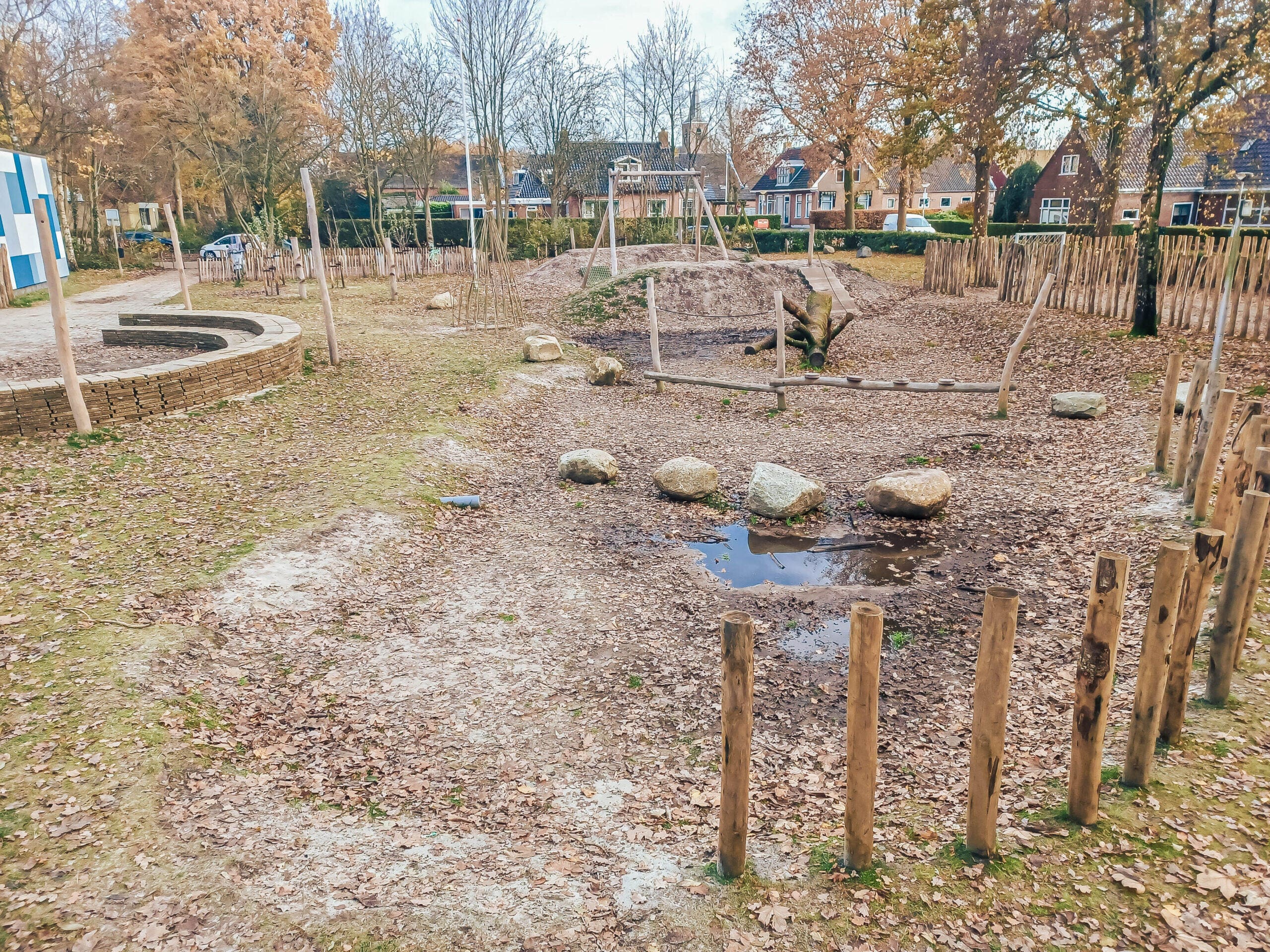 Groen schoolplein voor de dorpsschool in Sumar