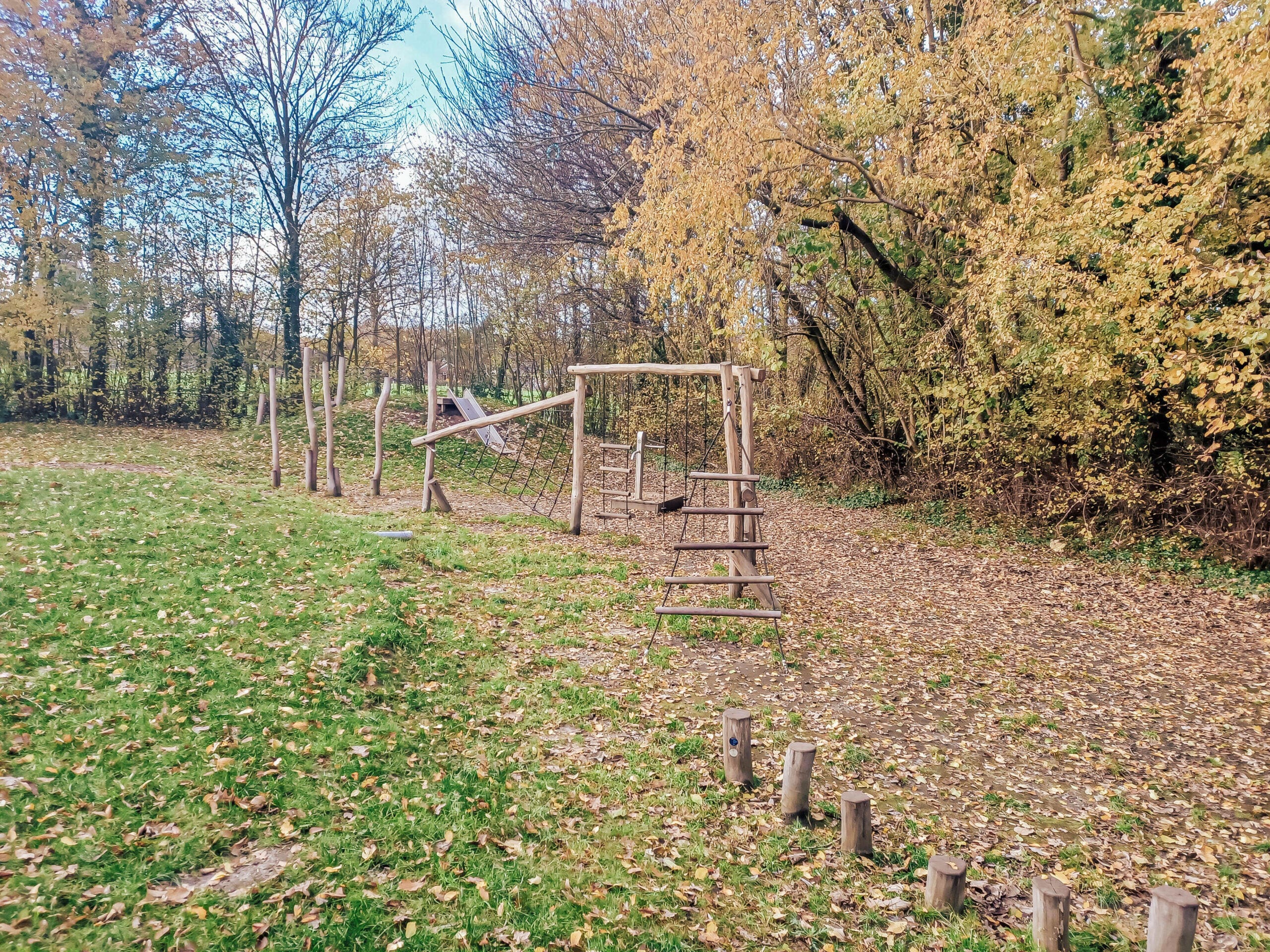 Groen schoolplein voor de dorpsschool in Sumar
