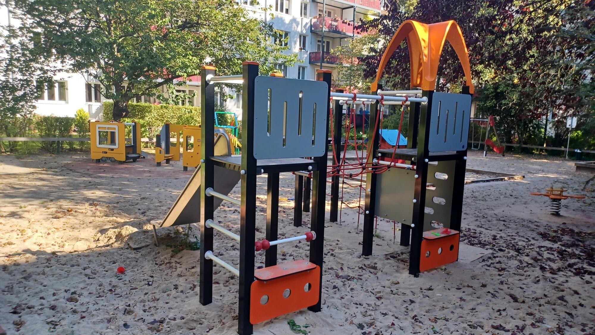 Wo ein Baum fiel, wuchs ein erneuerter Spielplatz