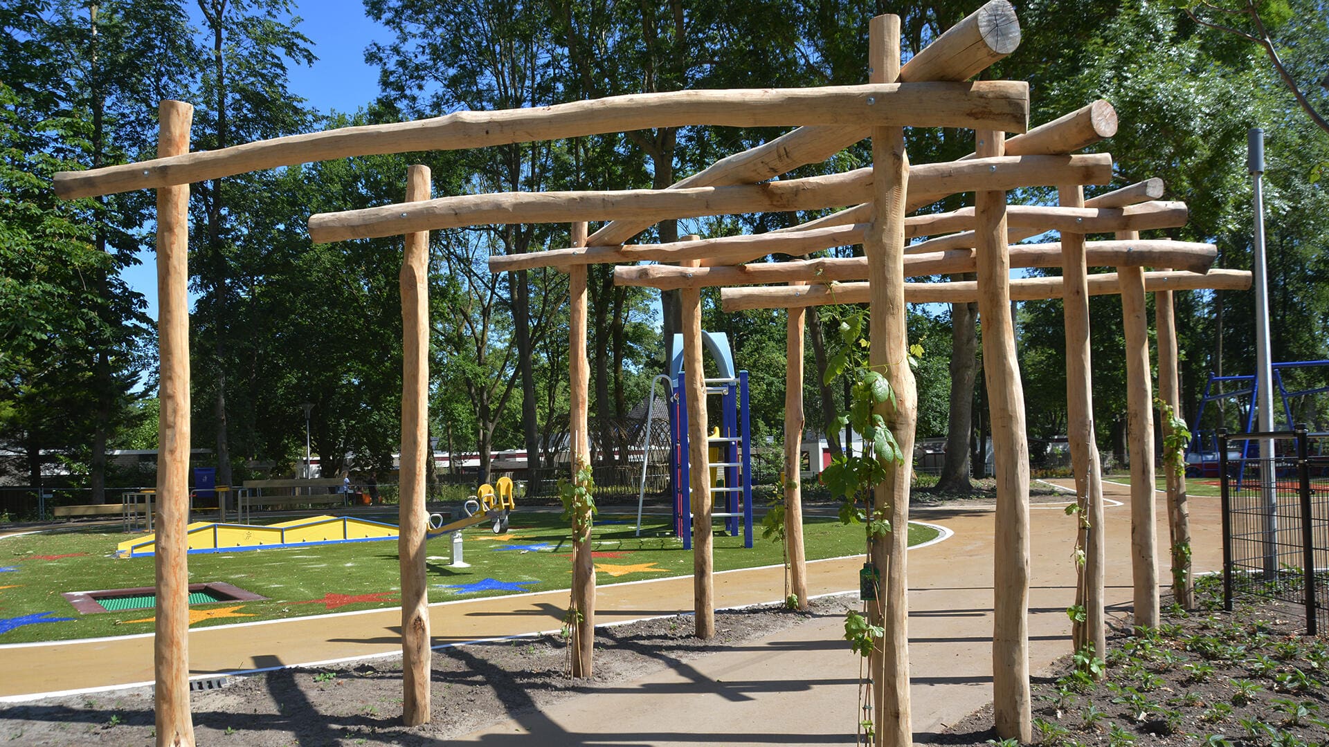 Barrierefreie neue Außenraumpflegeeinrichtung