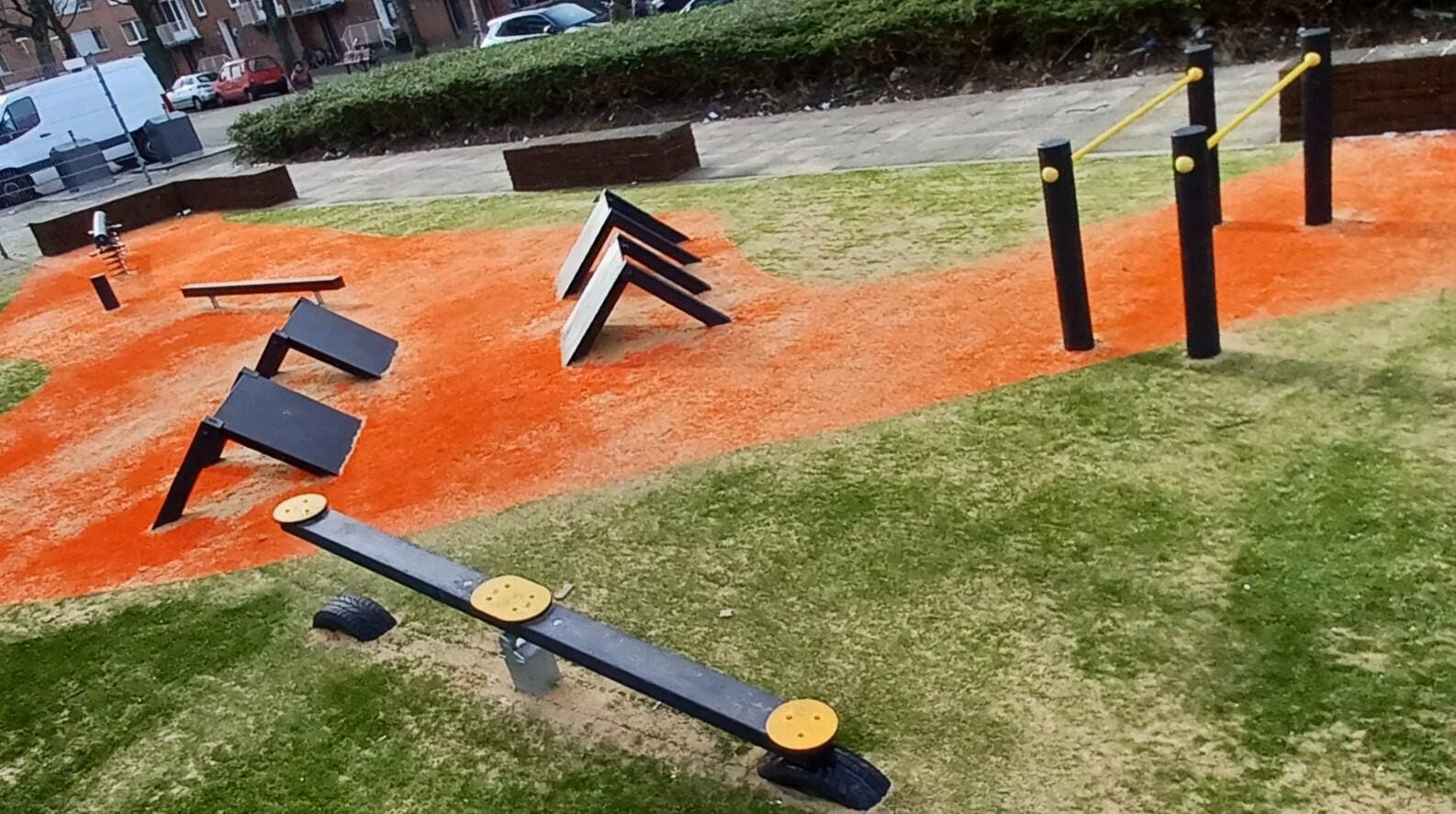 Vernieuwde sport- en speelplek met parcourselementen in Amsterdam