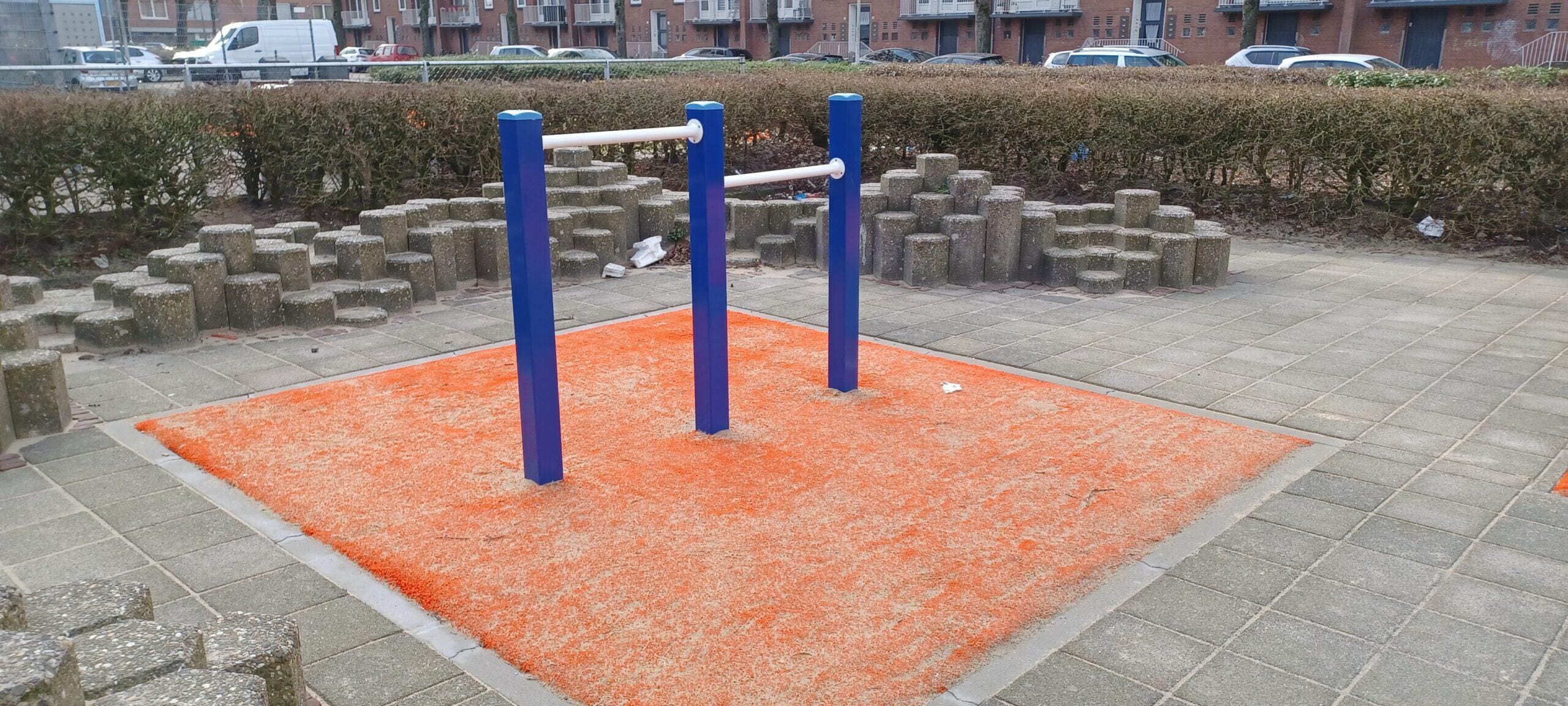 Vernieuwde sport- en speelplek met parcourselementen in Amsterdam