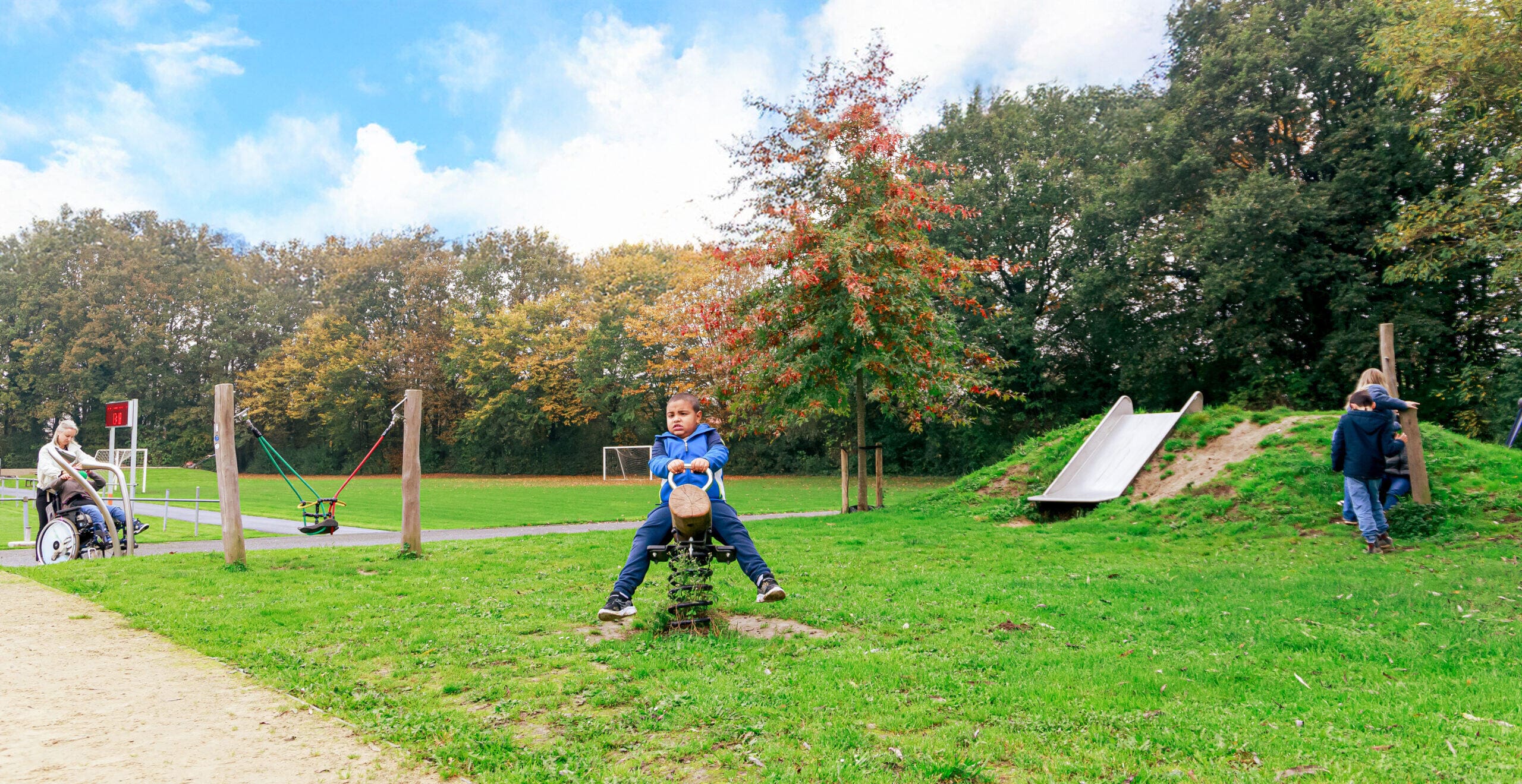Inklusiver Spielplatz in Rollegem, Belgien