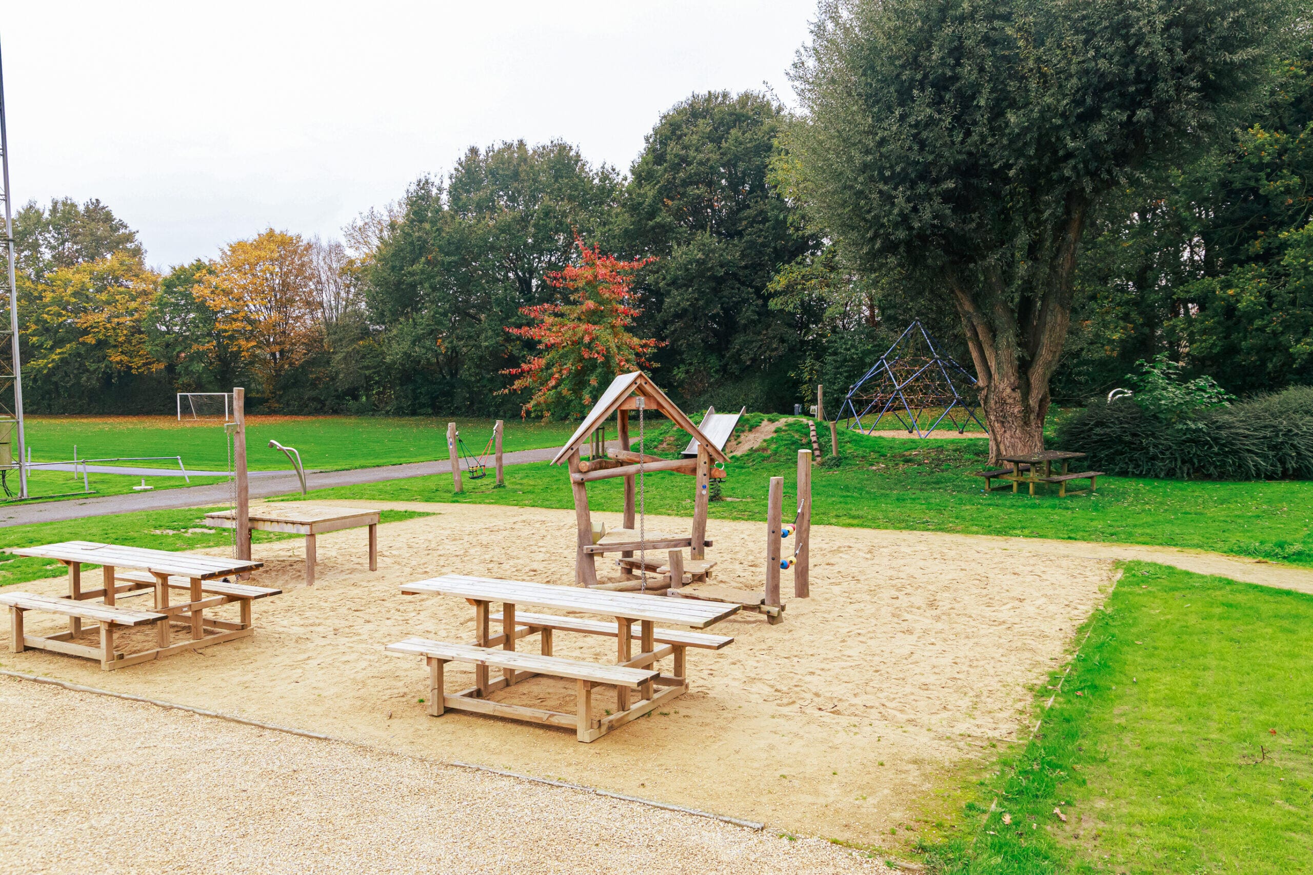 Inklusiver Spielplatz in Rollegem, Belgien