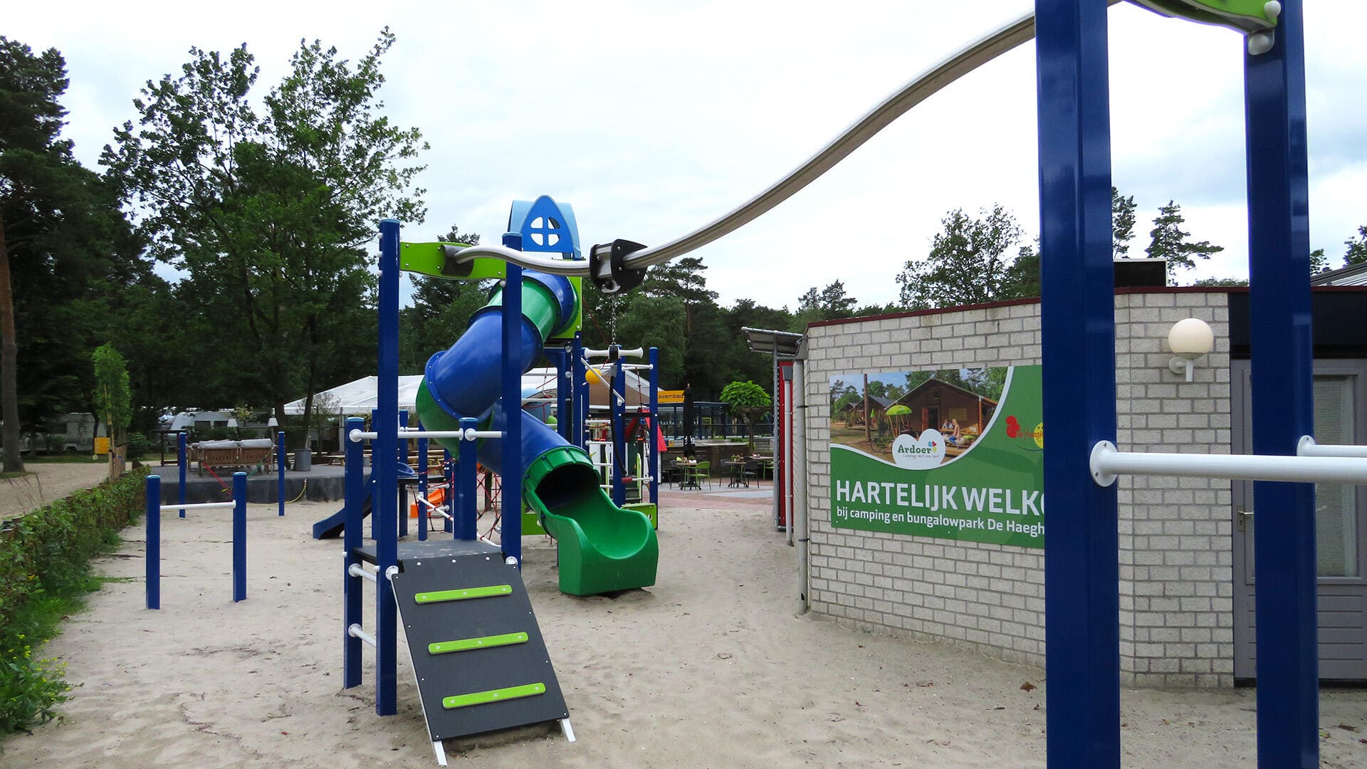 Vielseitiges Spiel auf dem Campingplatz