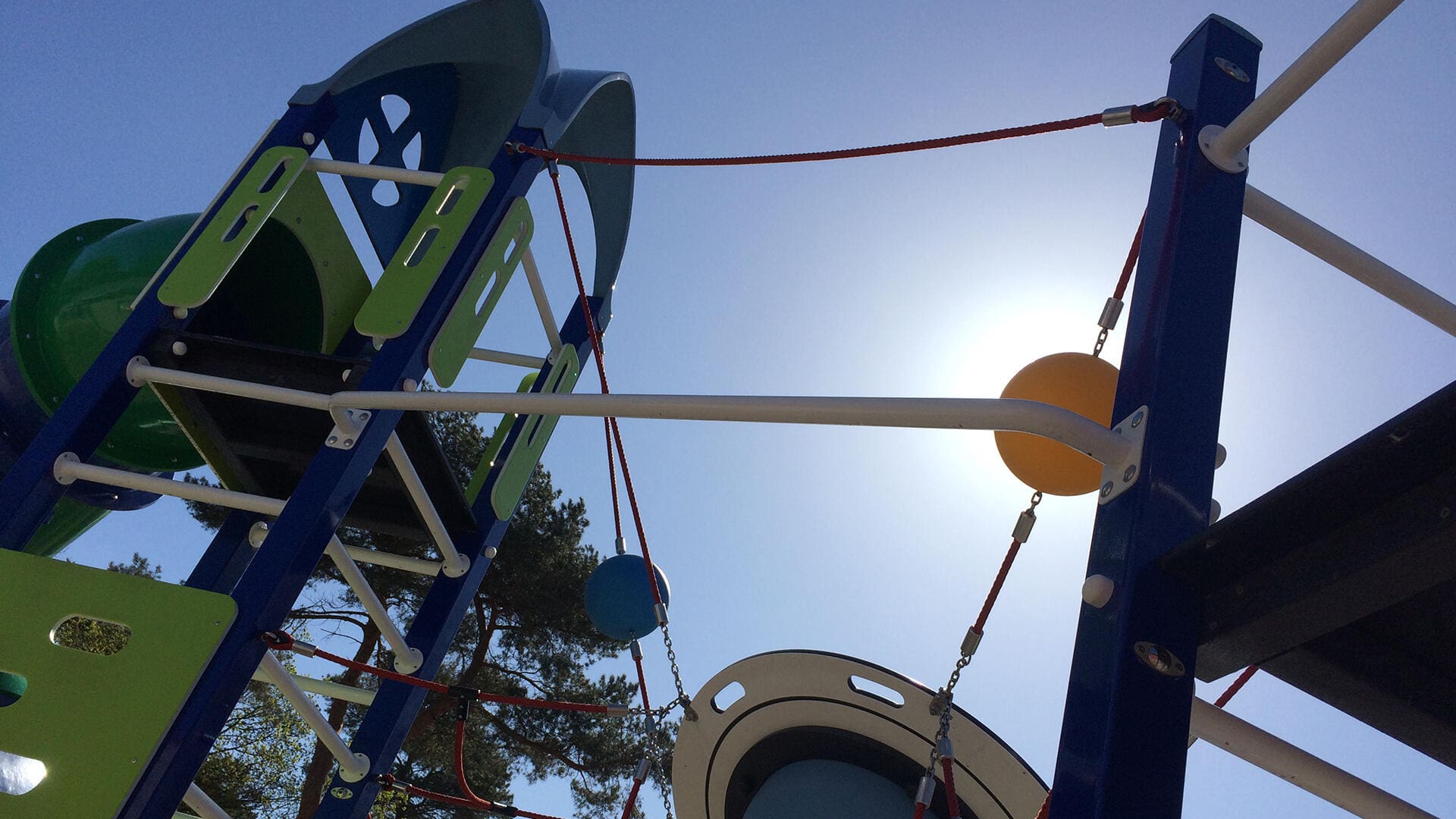 Vielseitiges Spiel auf dem Campingplatz