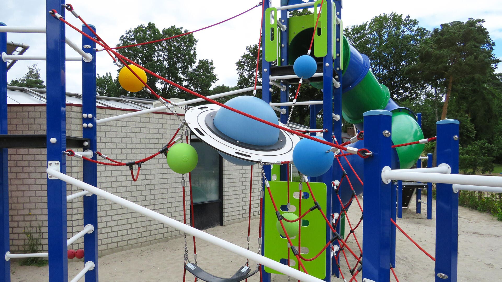 Vielseitiges Spiel auf dem Campingplatz