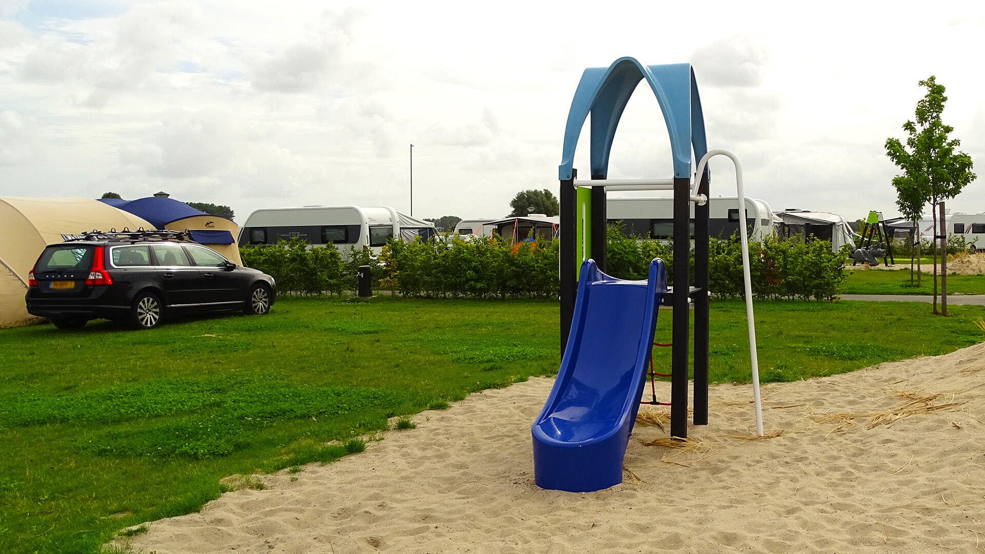 Natürliches und abenteuerliches Spielen in einem Freizeitzentrum