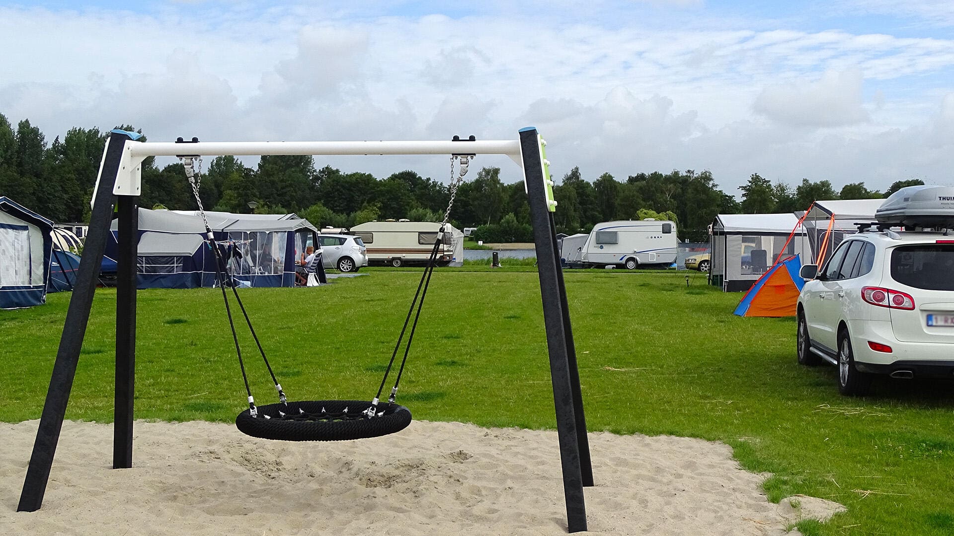 Natürliches und abenteuerliches Spielen in einem Freizeitzentrum