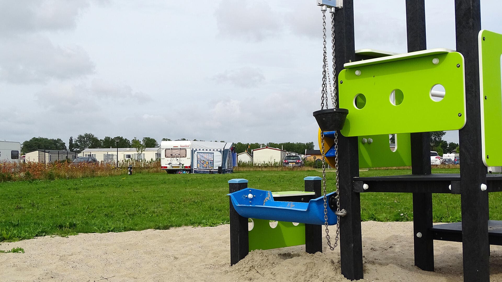 Natürliches und abenteuerliches Spielen in einem Freizeitzentrum