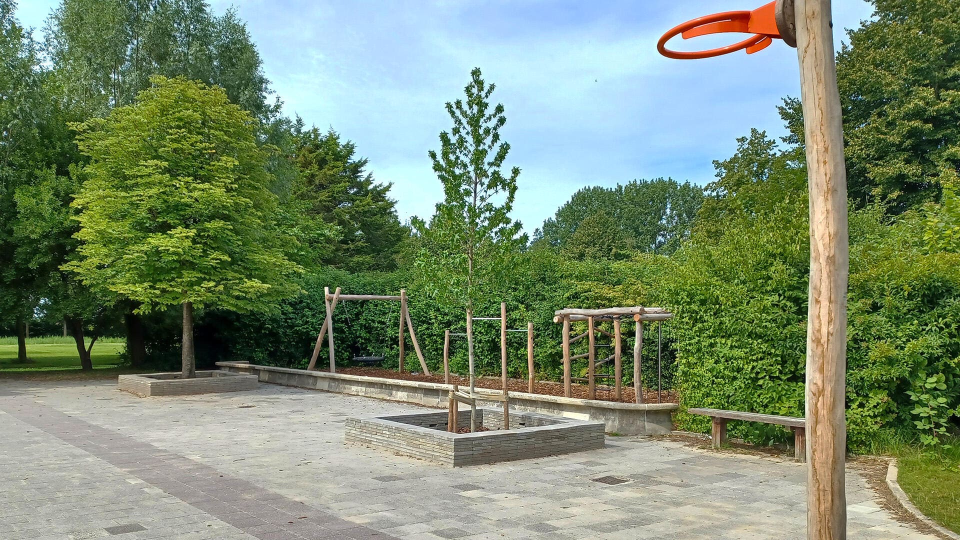 Refurbishment of schoolyard with natural and recycled materials