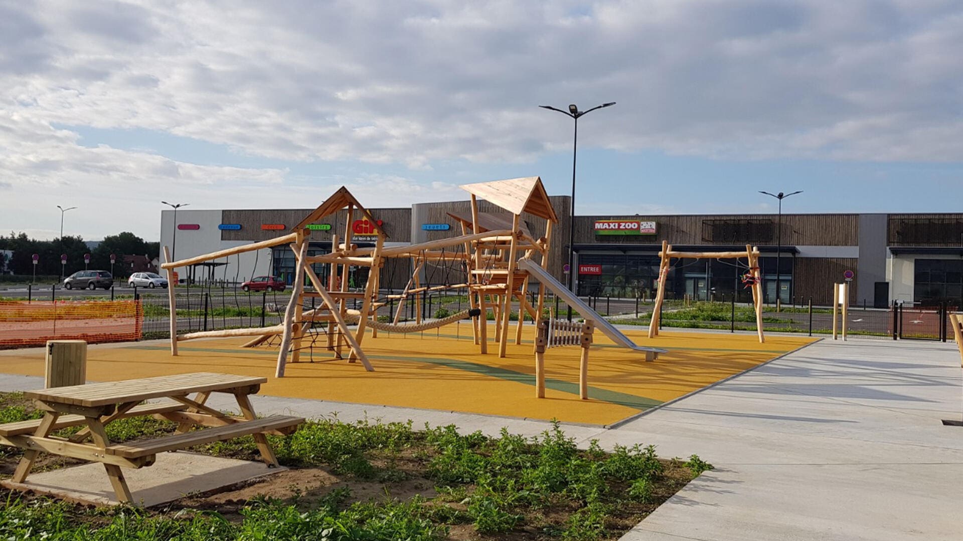 Robinia Adventure Play Kletterparcours in Frankreich