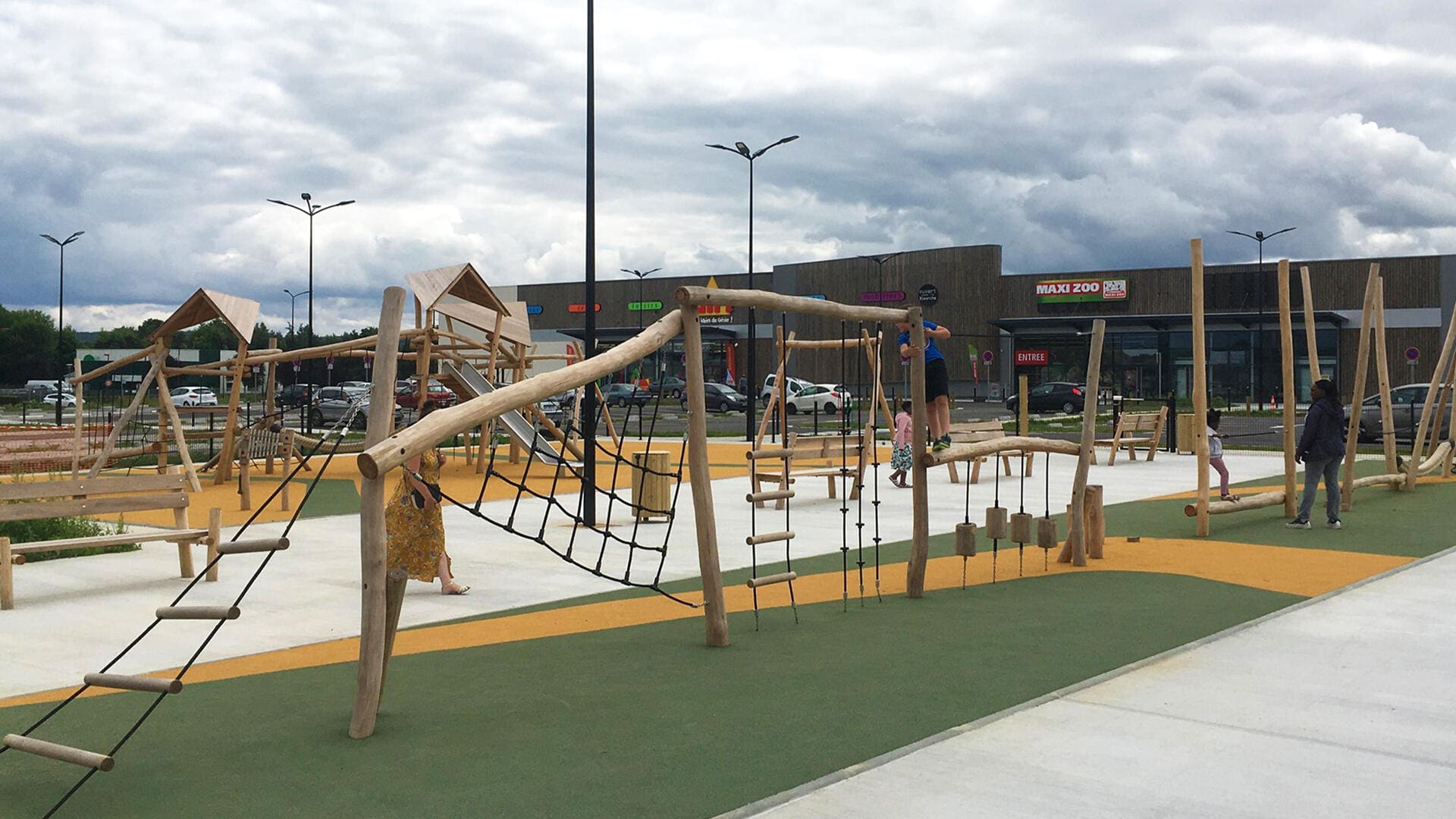 Robinia Adventure Play Kletterparcours in Frankreich