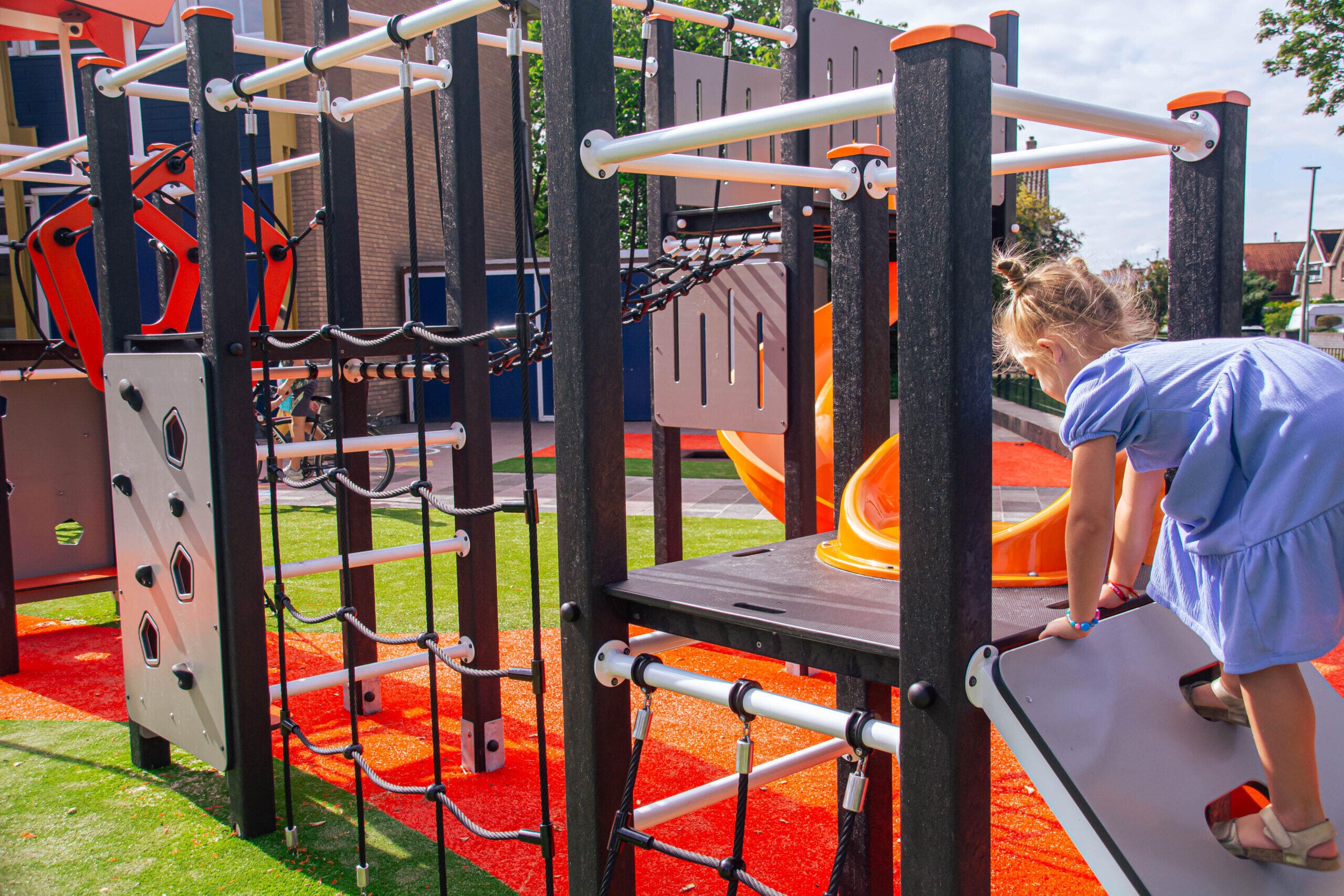 The Ammanschool: a cool and colourful schoolyard!