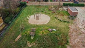 Groenblauw schoolplein