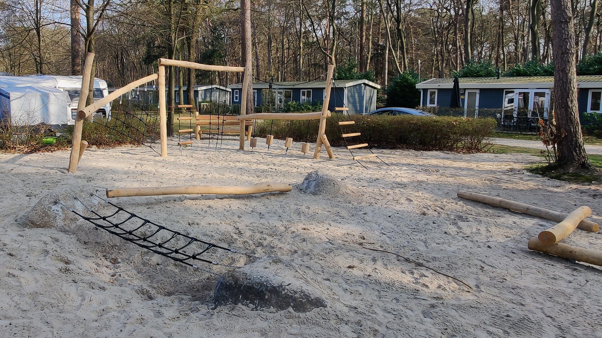 Vielseitiges Spiel auf dem Campingplatz