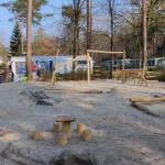 natuurlijk spelen naast de kampeerplekken