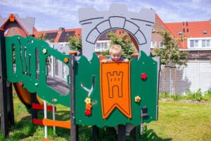 Met Figura Play City van BOERplay kan je fantasierijk spelen op kastelen in de speeltuin.