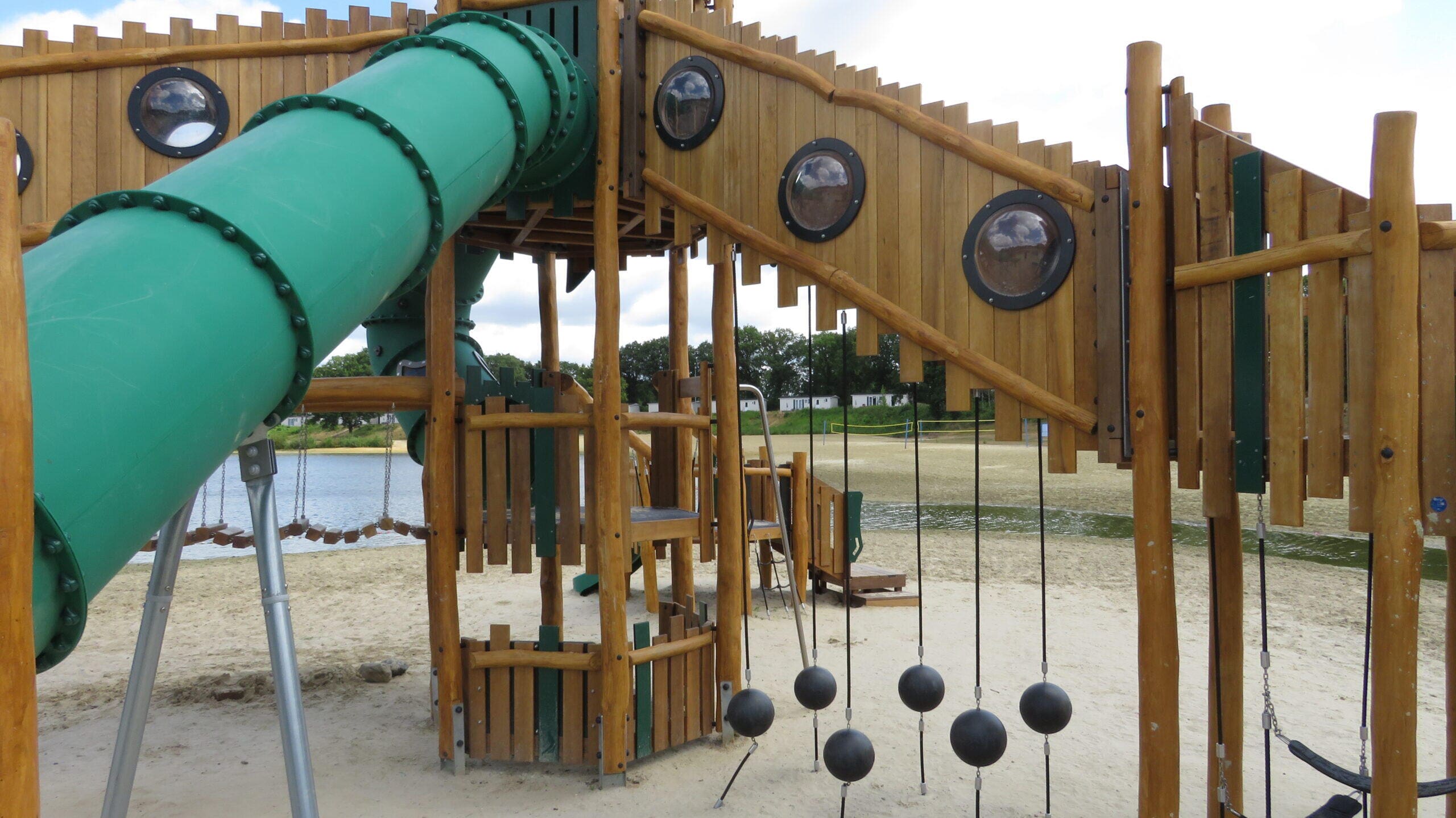 Replacement of the central play area at Roompot Hunzedal