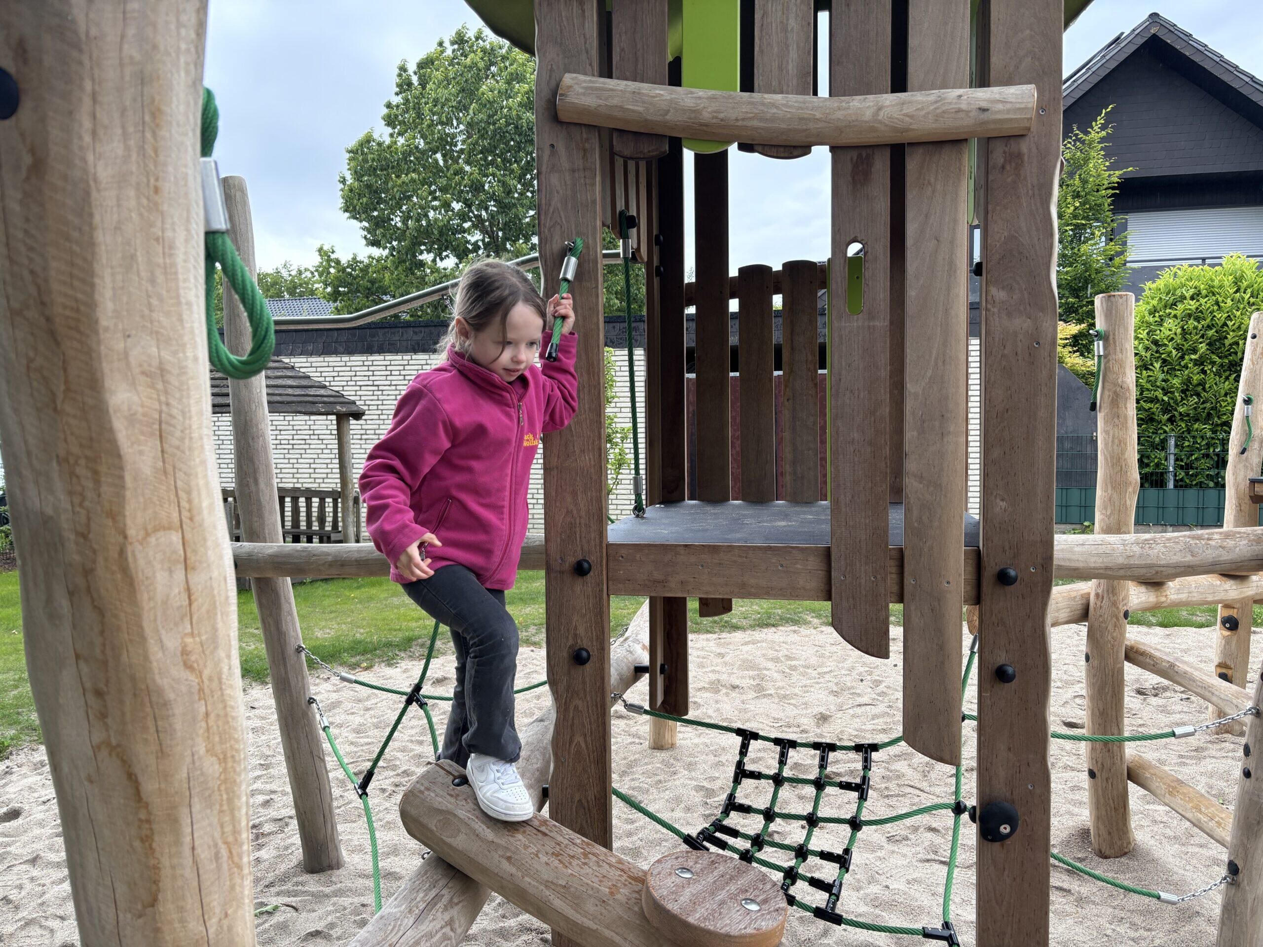 in Duitsland New play area for St. Antonius Benteler daycare centre in Germany