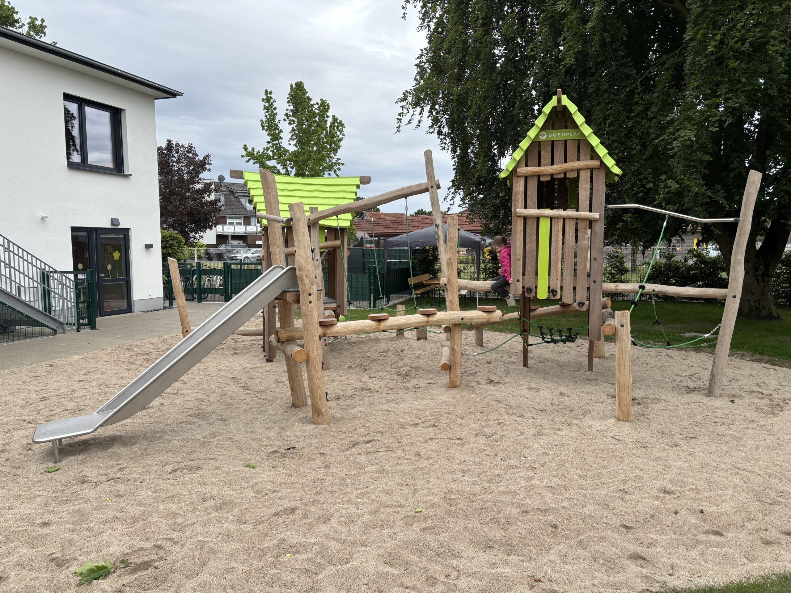 in Duitsland New play area for St. Antonius Benteler daycare centre in Germany