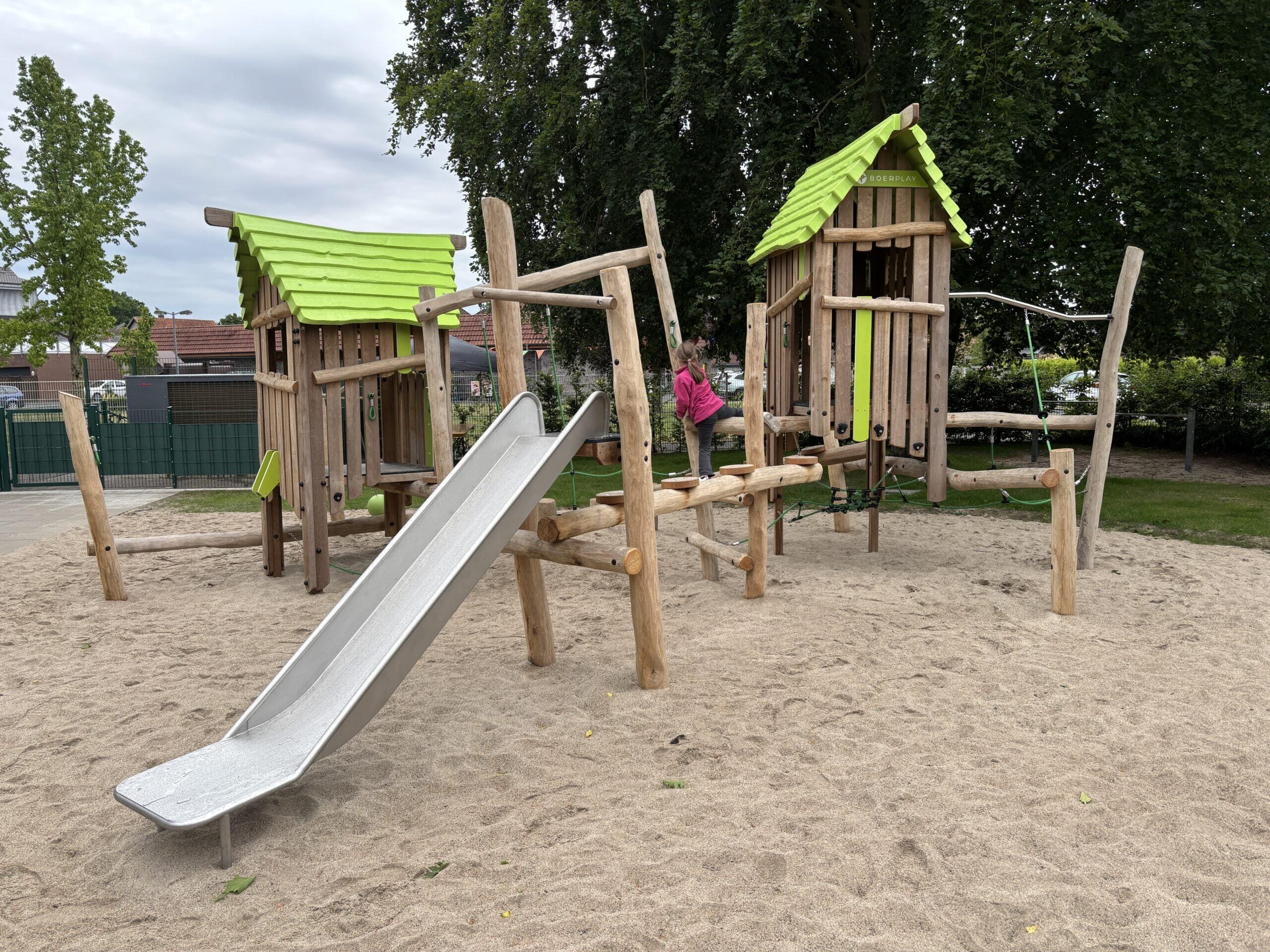 in Duitsland New play area for St. Antonius Benteler daycare centre in Germany
