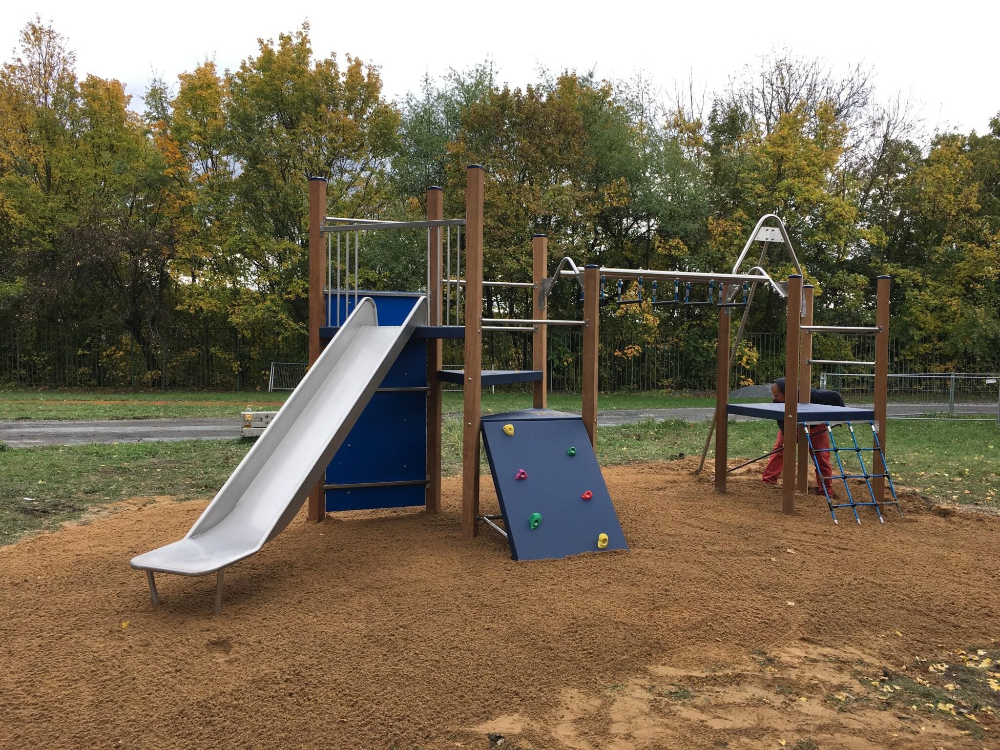 Über die Grenze: Spielplatz Roztoky