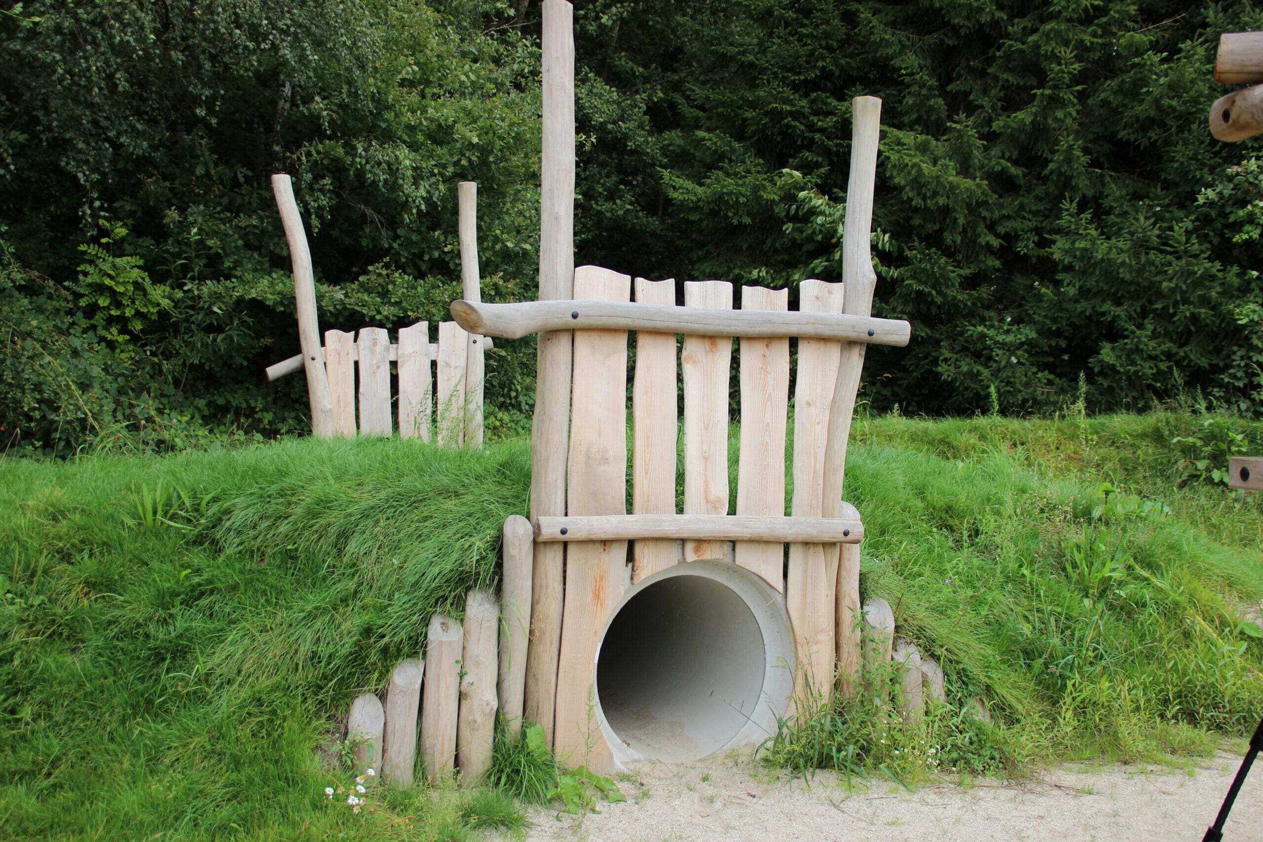Een speelplek met zand en water bij Kon Tiki (België)