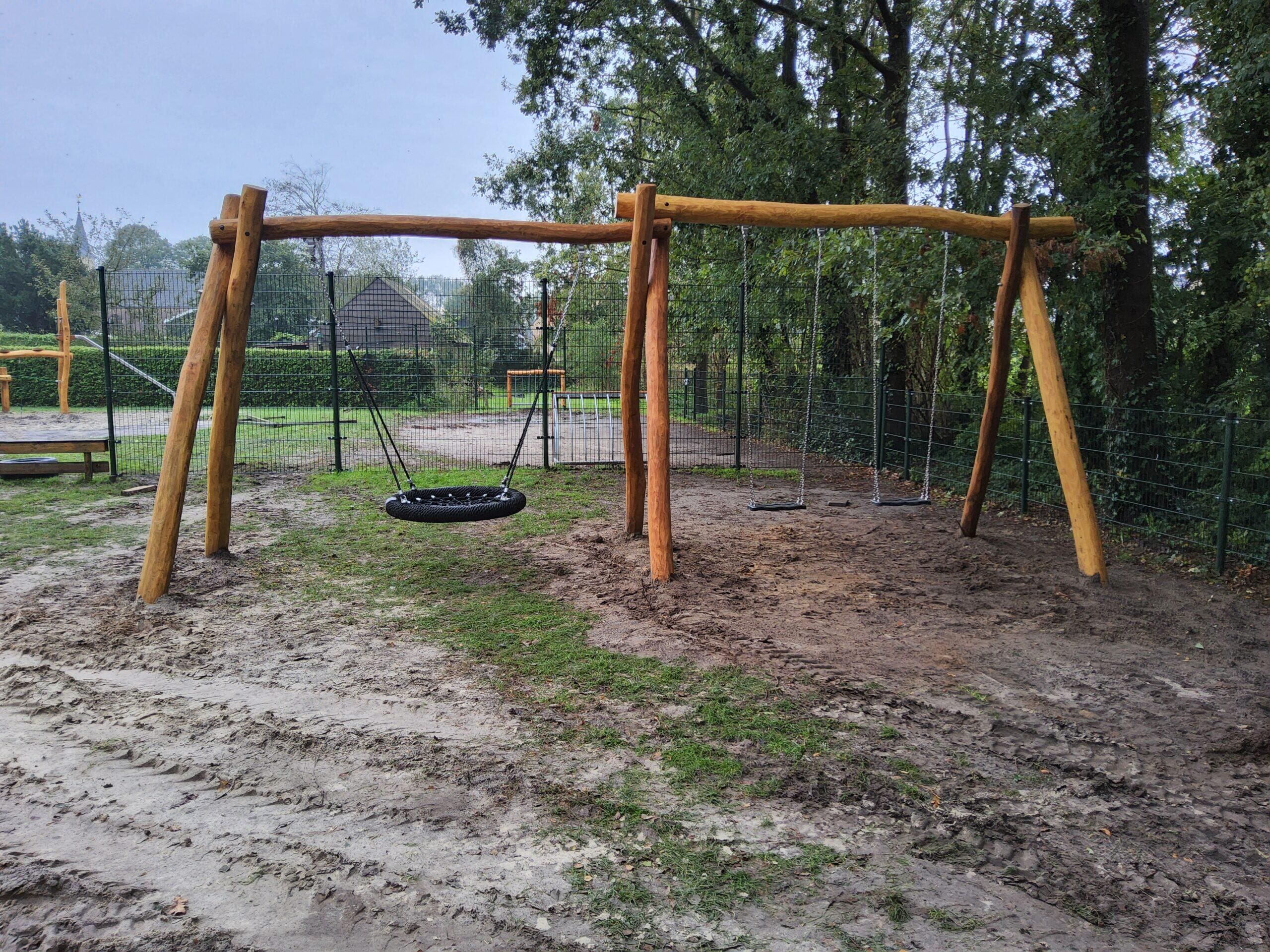 Groen openbaar speelplein voor Basisschool de Ferbining mede door fondsenwerving geslaagd!