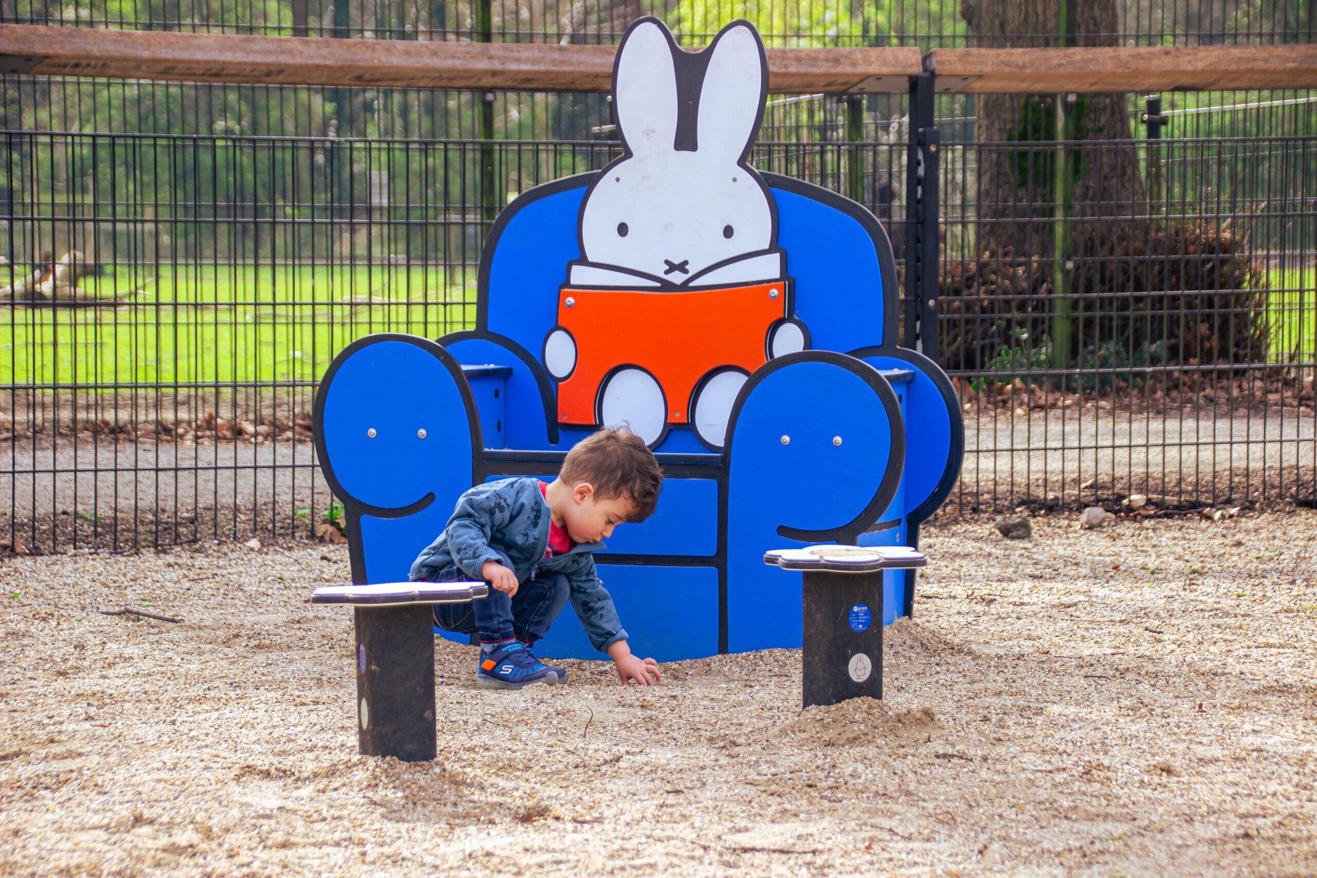 Zitten in de voorleesstoel van nijntje