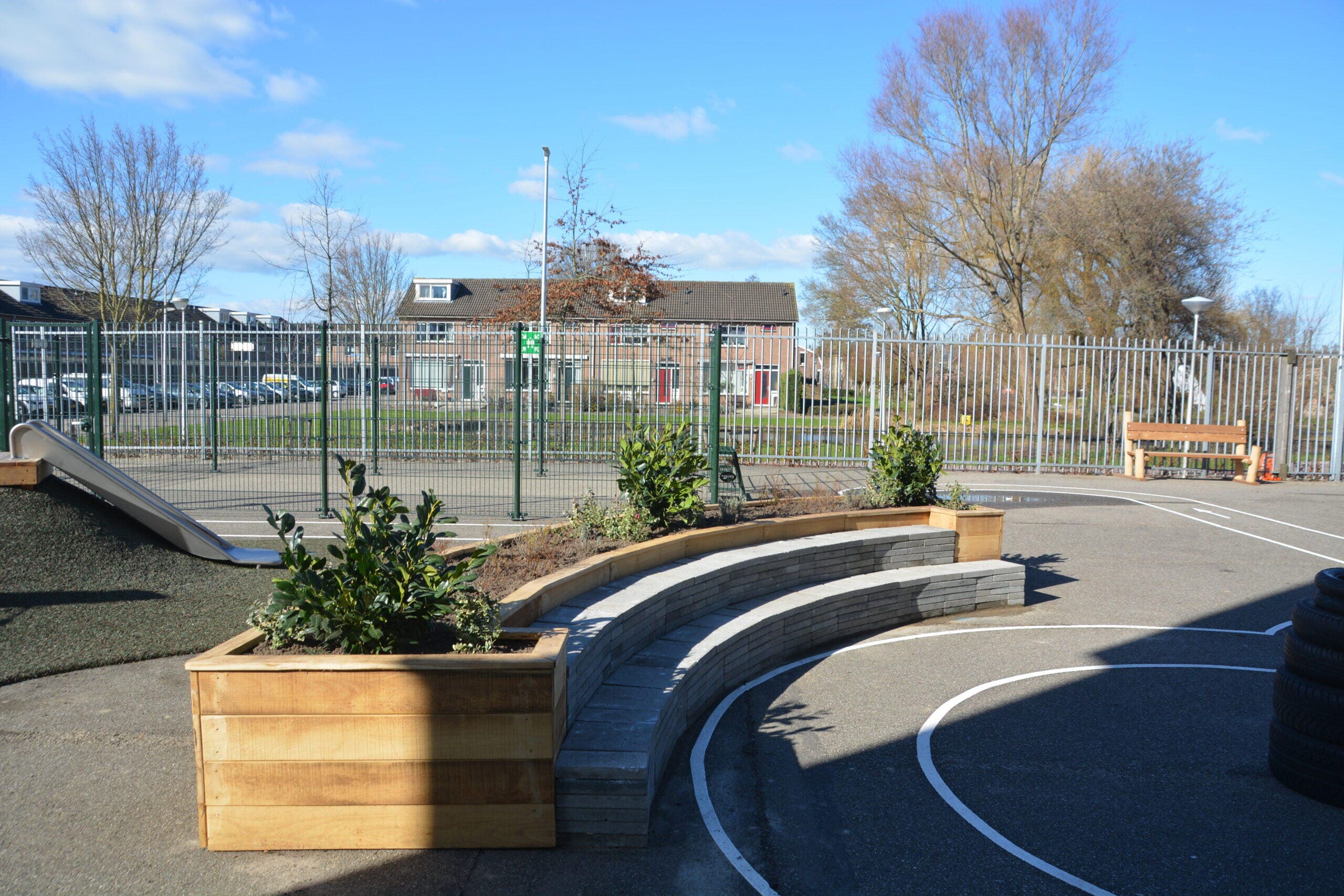 Nieuw schoolplein voor speciaal onderwijs de Startbaan in Gouda