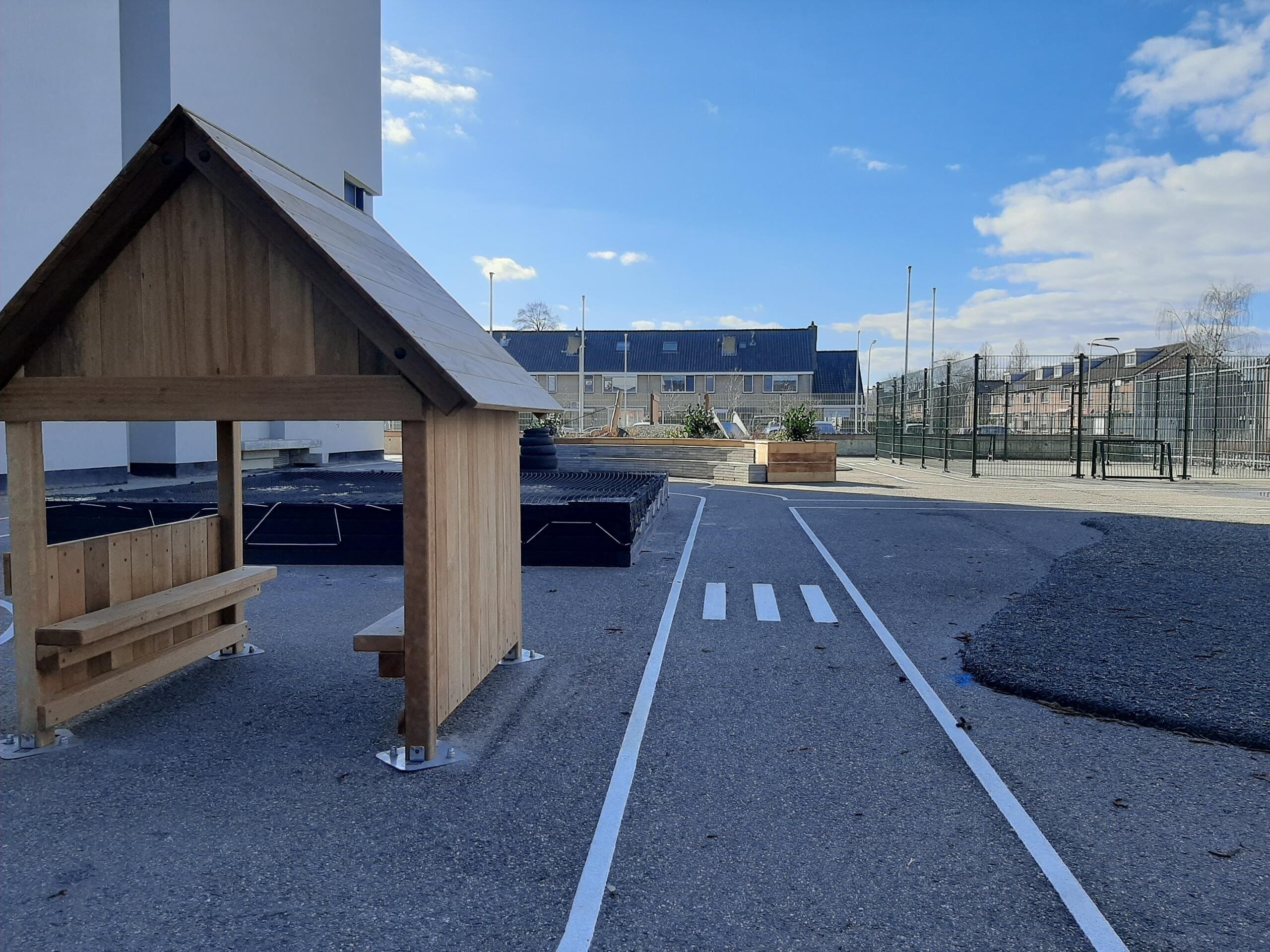 Nieuw schoolplein voor speciaal onderwijs de Startbaan in Gouda
