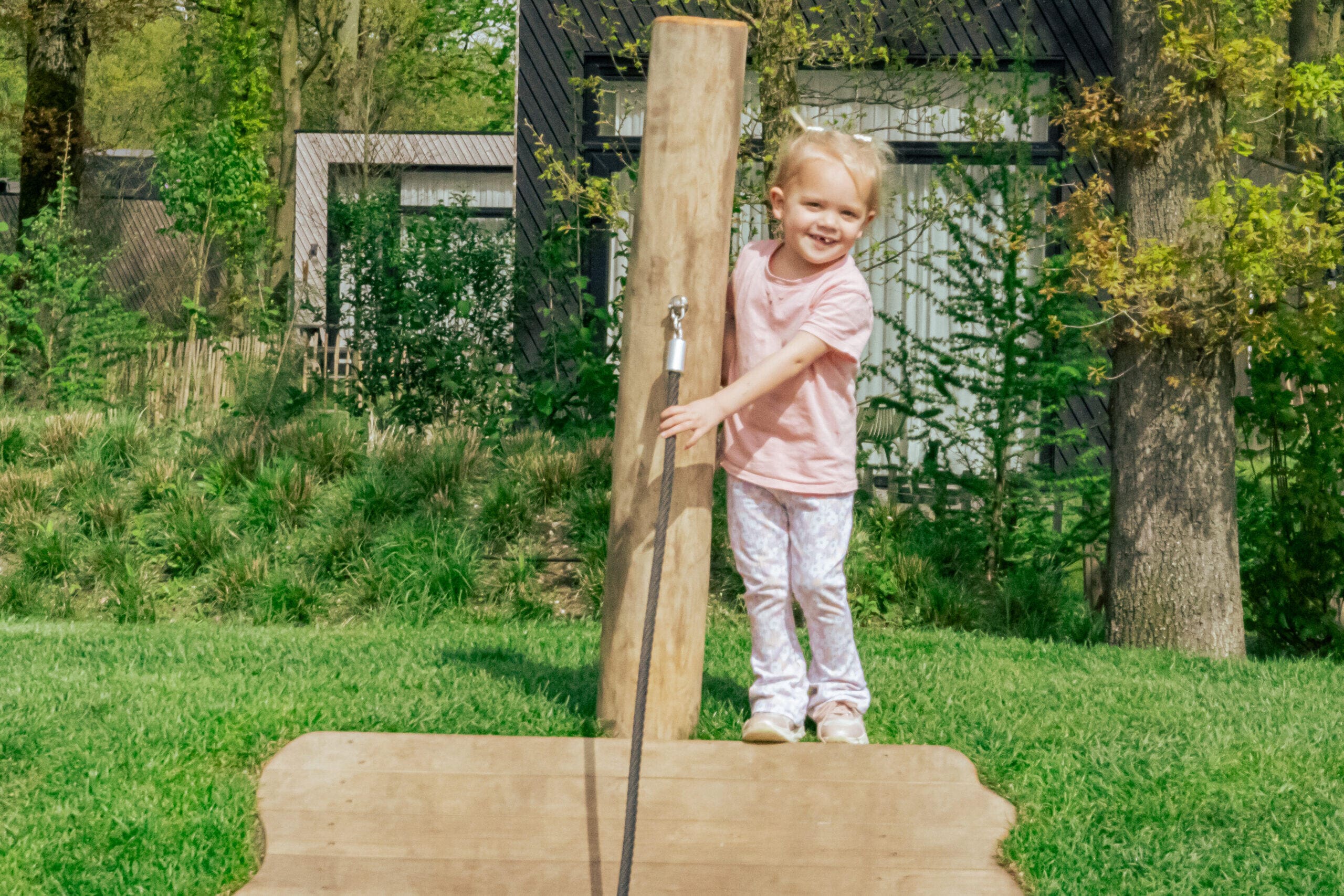 Spielen in märchenhafter Atmosphäre in Charlie´s Abenteuerdorf