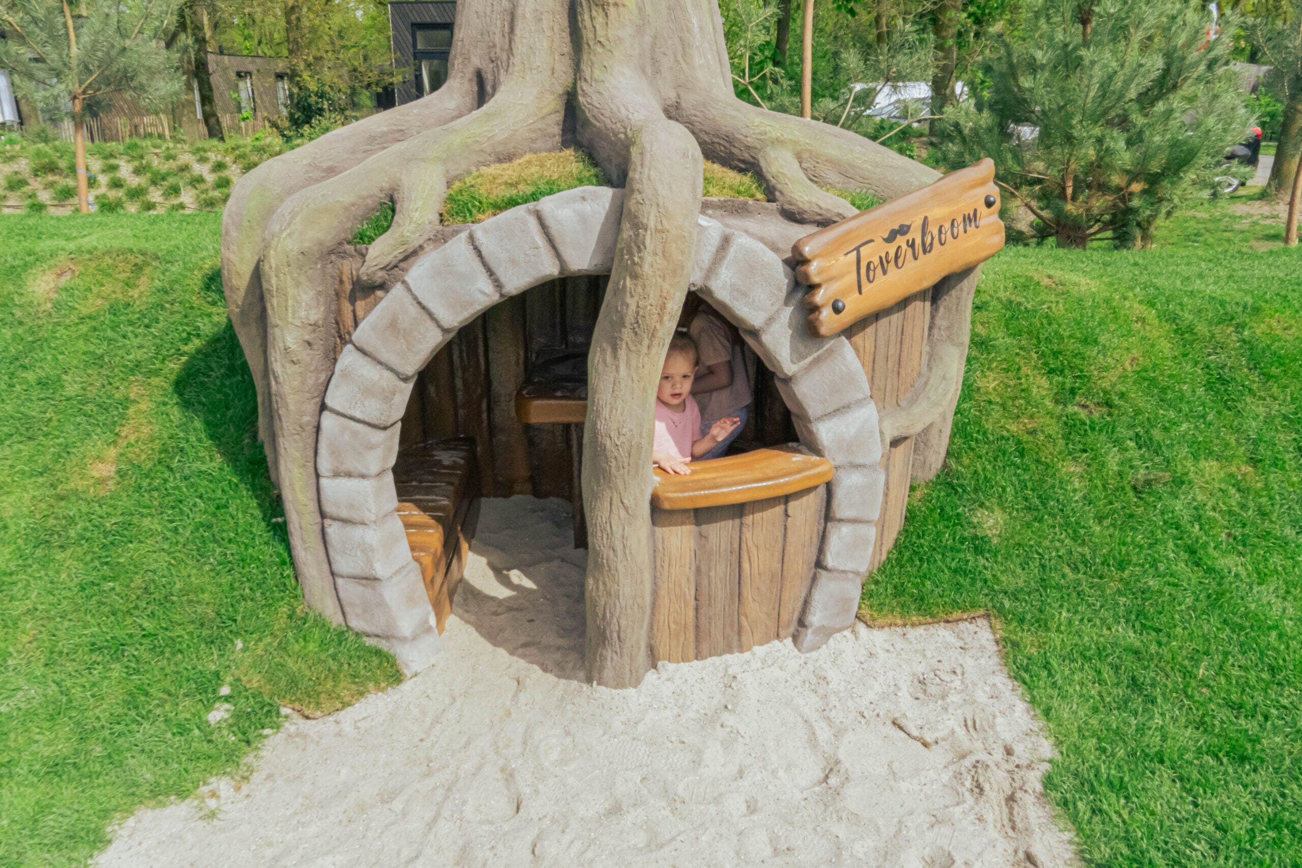 Spielen in märchenhafter Atmosphäre in Charlie´s Abenteuerdorf