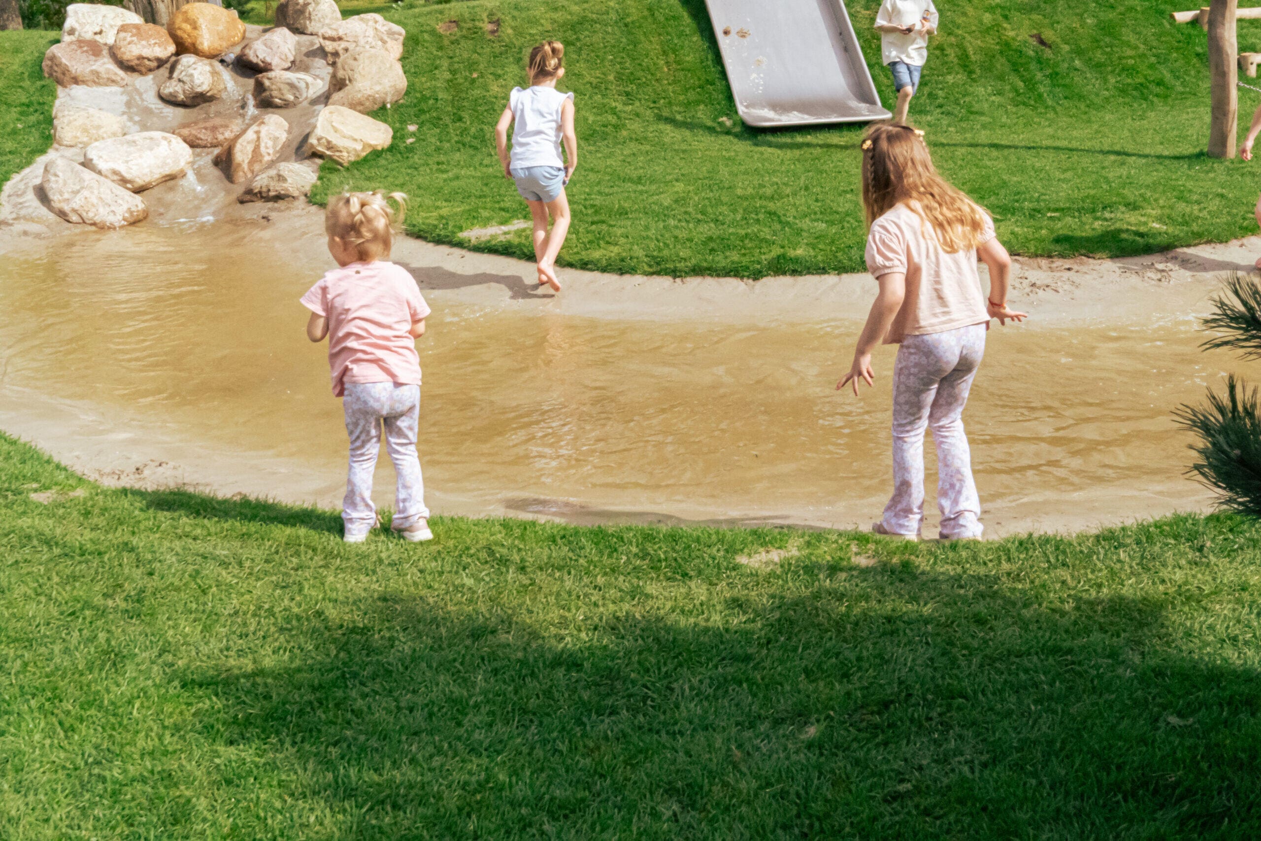 Spielen in märchenhafter Atmosphäre in Charlie´s Abenteuerdorf