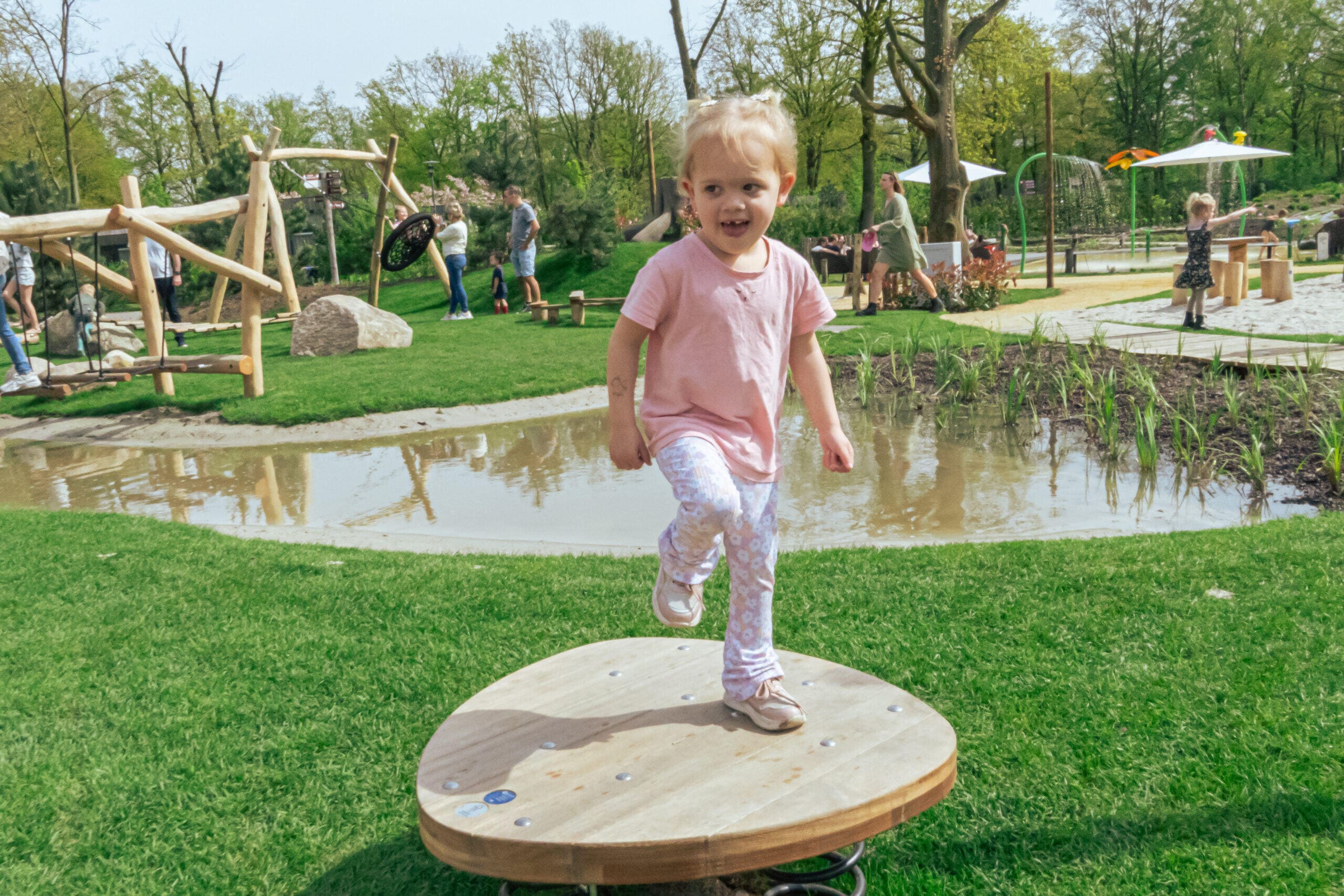 Spielen in märchenhafter Atmosphäre in Charlie´s Abenteuerdorf