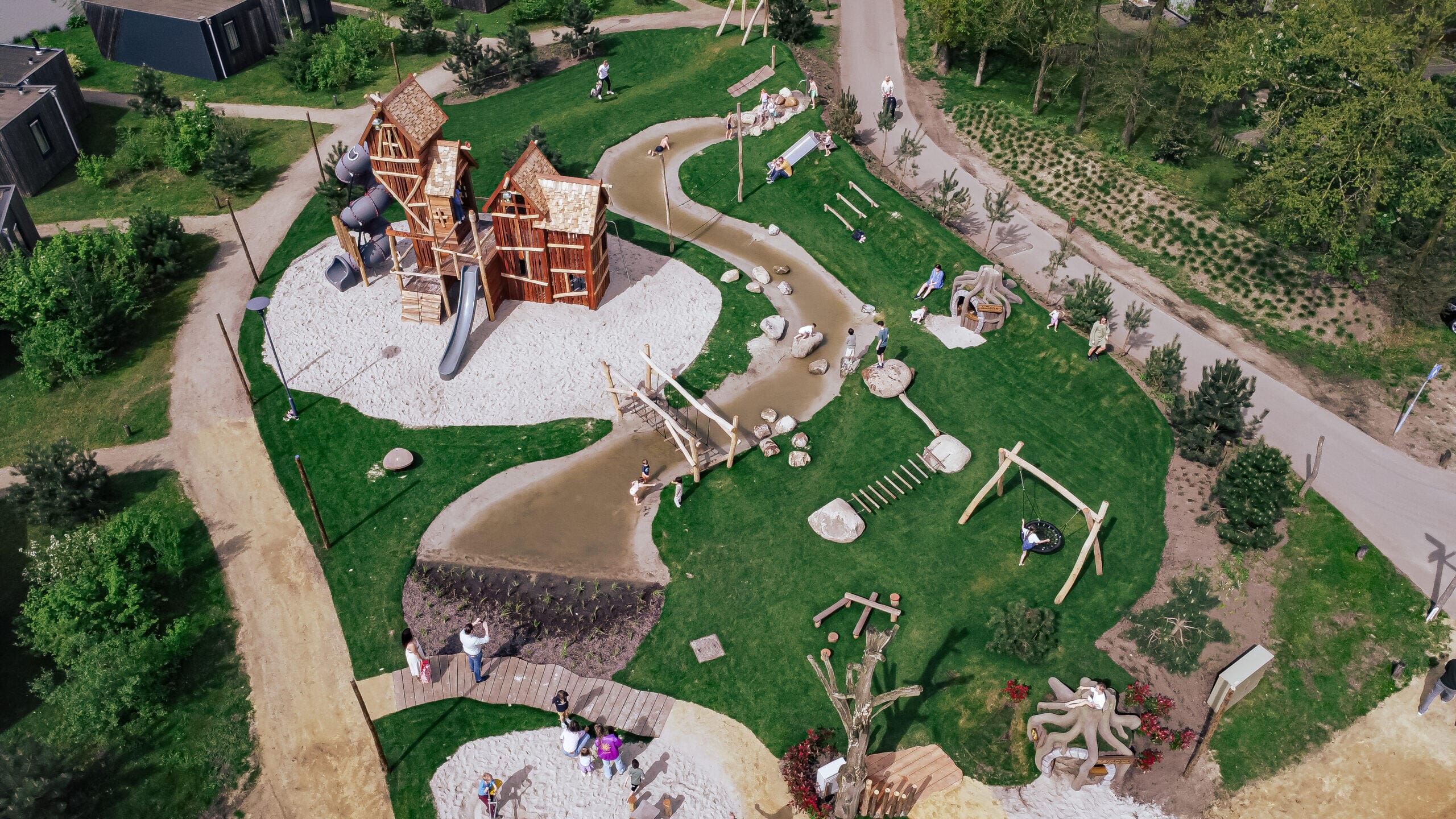 Spielen in märchenhafter Atmosphäre in Charlie´s Abenteuerdorf