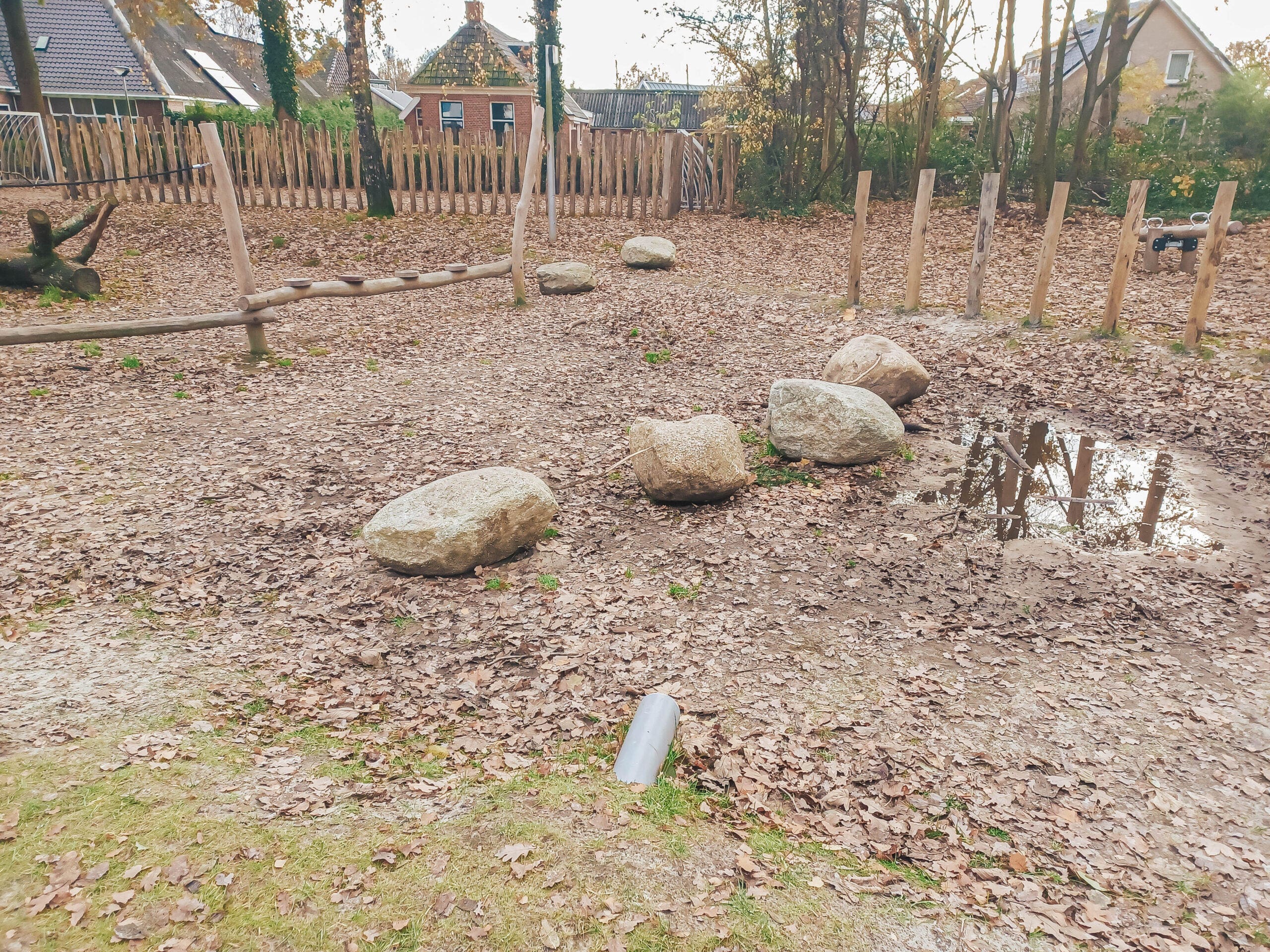Groen schoolplein voor de dorpsschool in Sumar