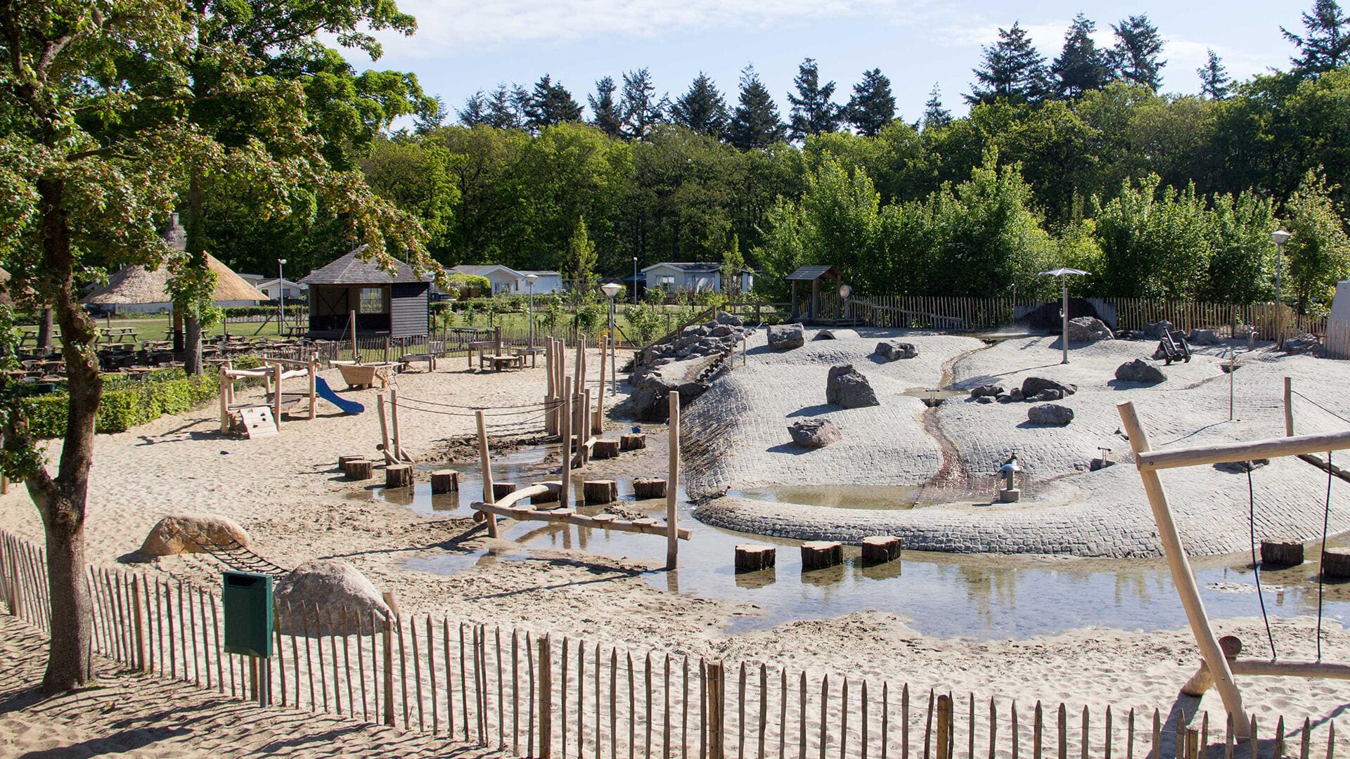 Neugestaltung eines Wasserspielplatzes in einem Naturschutzgebiet