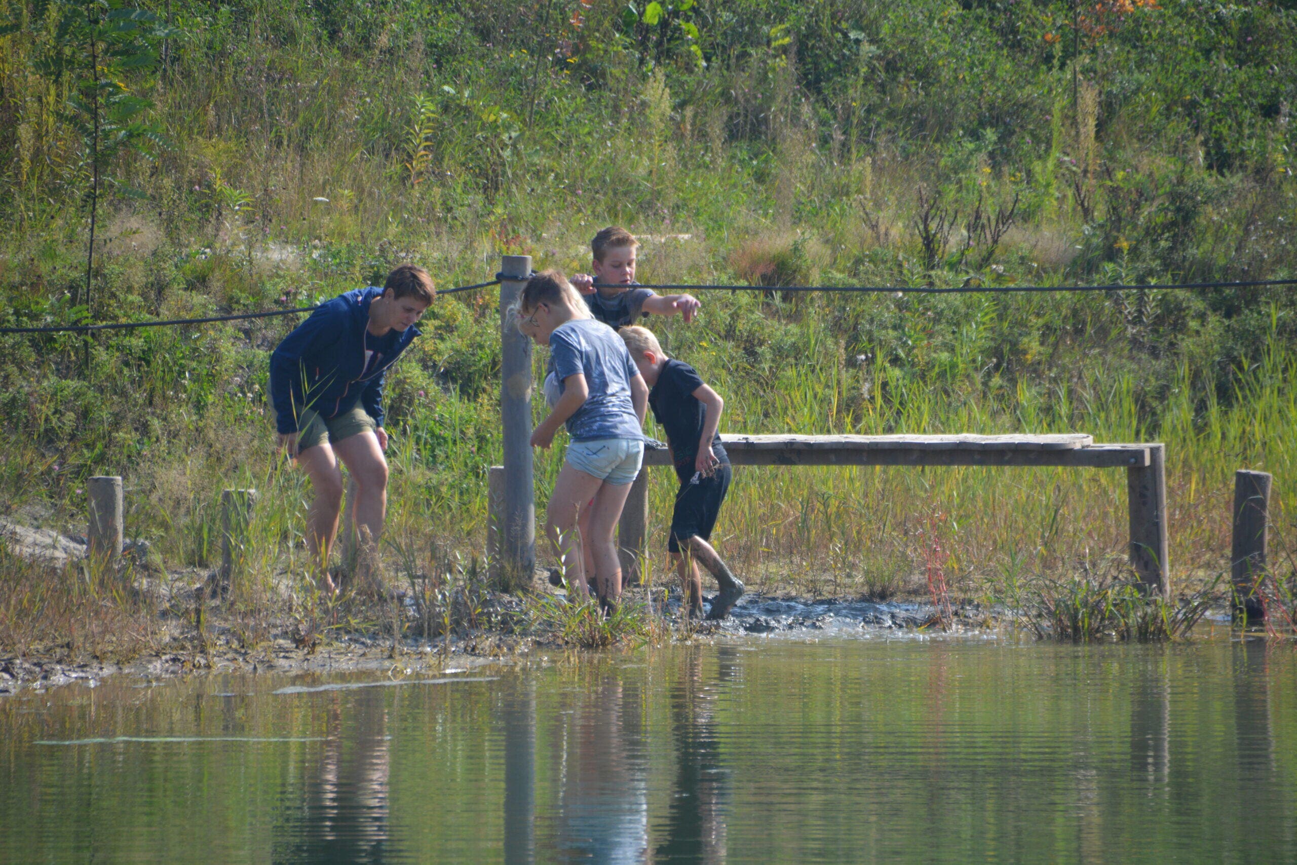 Herausfordernder Barefoot-Park über Wasser