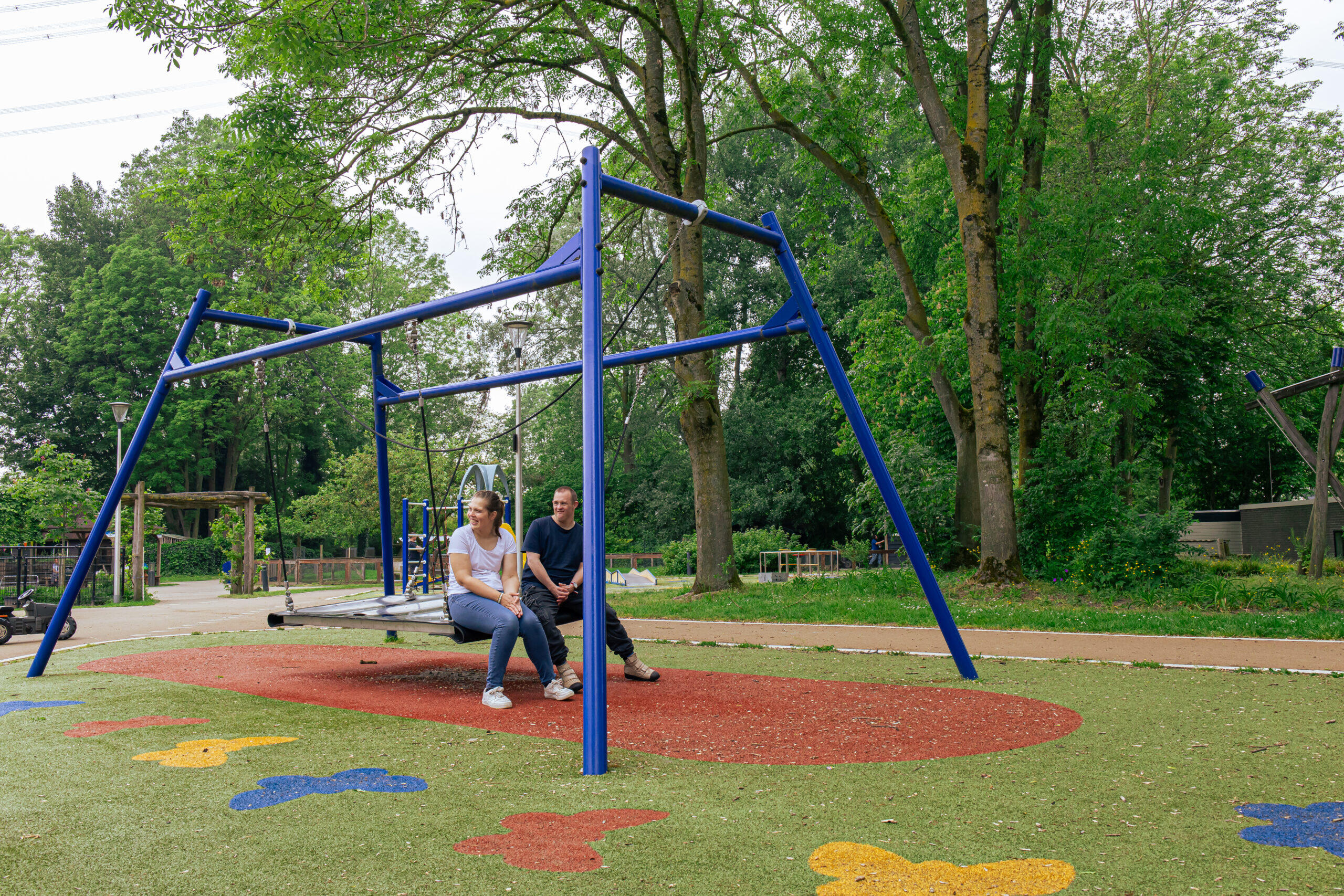 BOERplay setzt sich für integratives Spielen auf Spielplätzen mit Barrierefreiheit ein: Lernen Sie mehr über unser Sortiment an inklusiven Spielgeräten