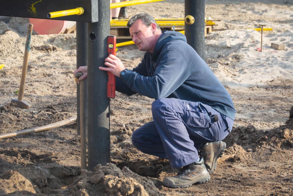 Alle speeltoestellen worden door vakmensen gefabriceerd, geassembleerd en geplaatst.